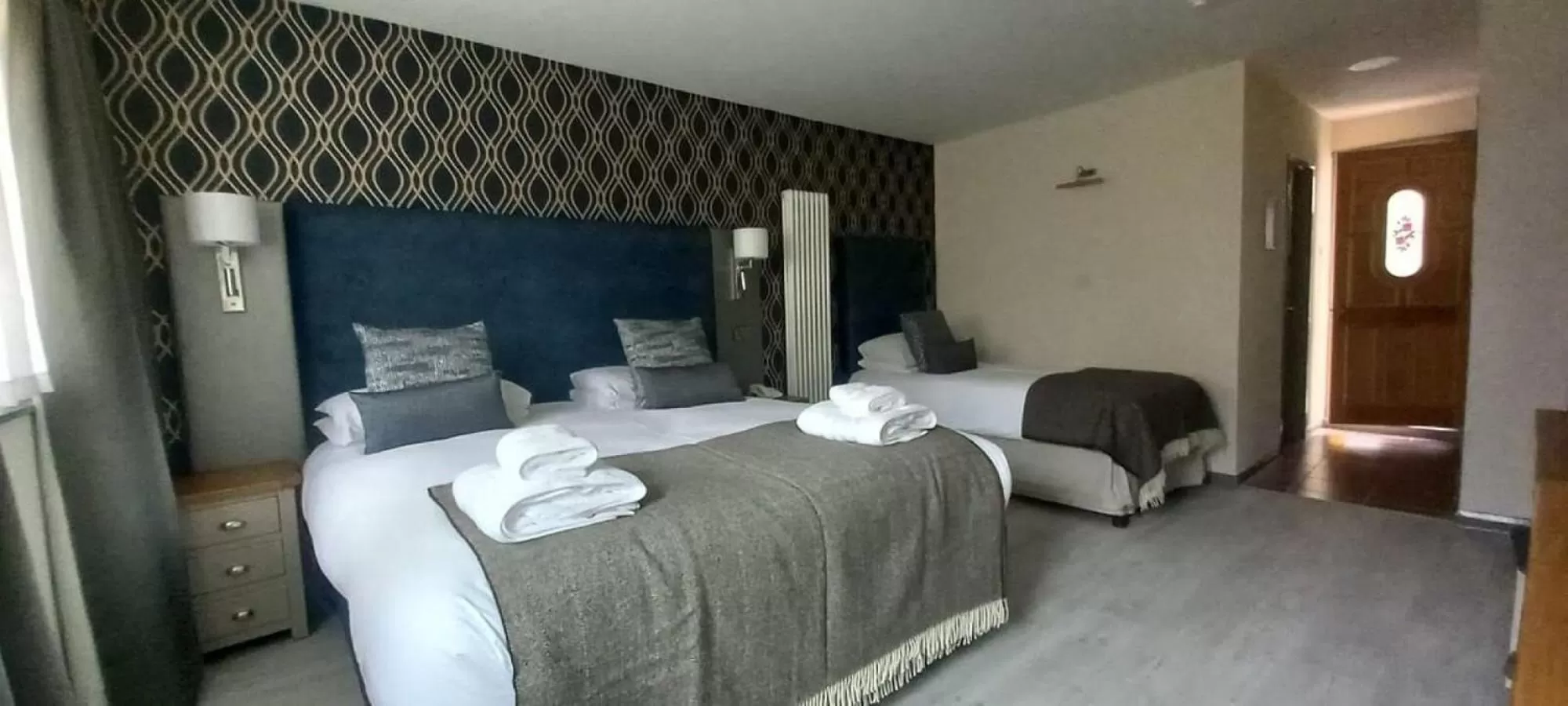 Bedroom, Bed in Royal Sportsman Hotel