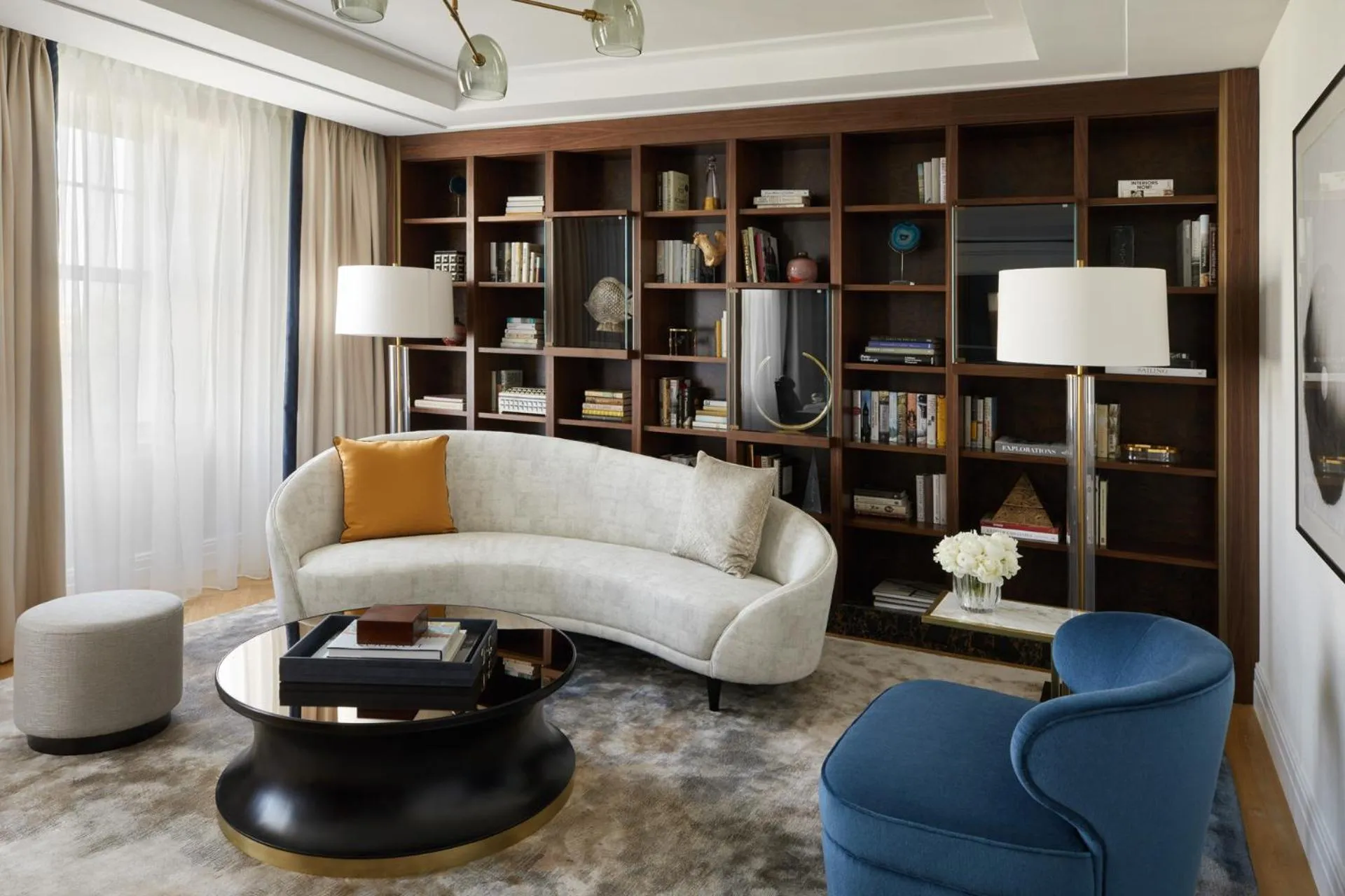 Living room in Four Seasons Hotel London at Tower Bridge