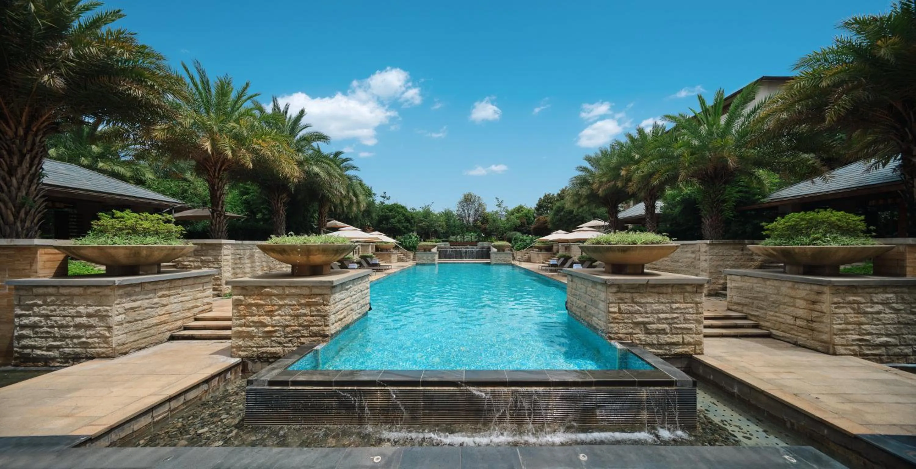 Swimming pool in HUALUXE Hotels & Resorts Kunming