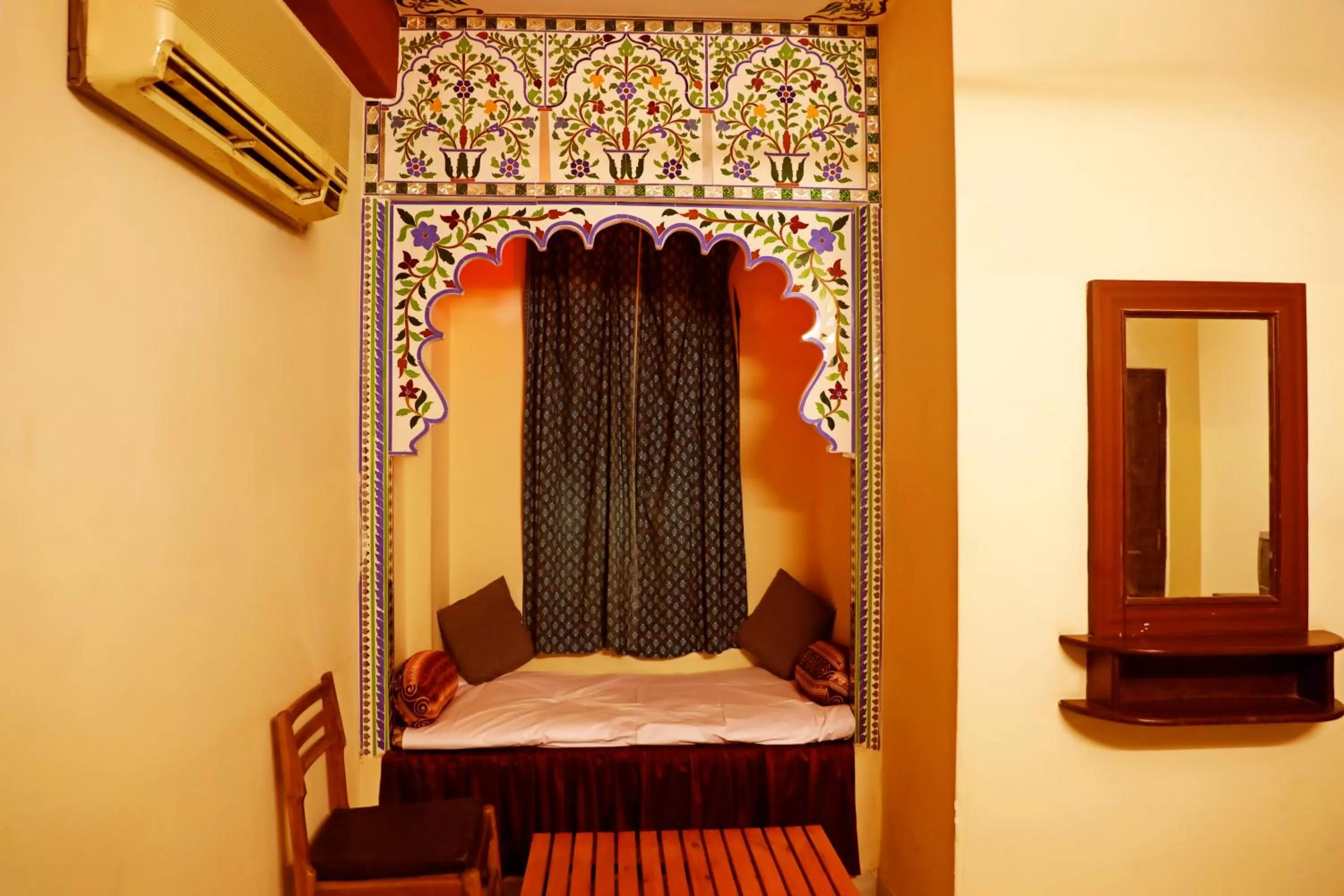 Photo of the whole room, Bed in The Lake View Hotel- On Lake Pichola