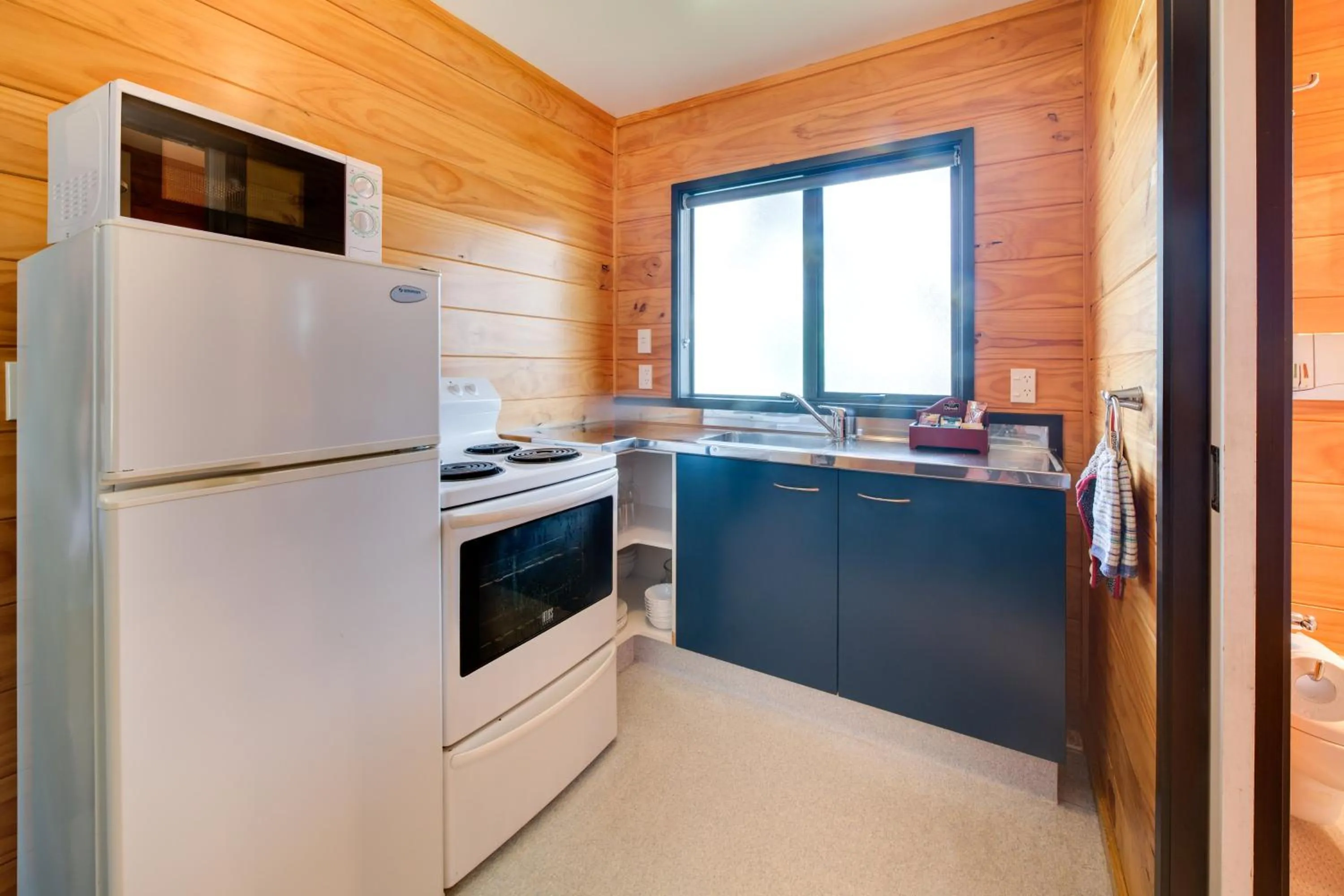 Kitchen or kitchenette in Wellington TOP 10 Holiday Park