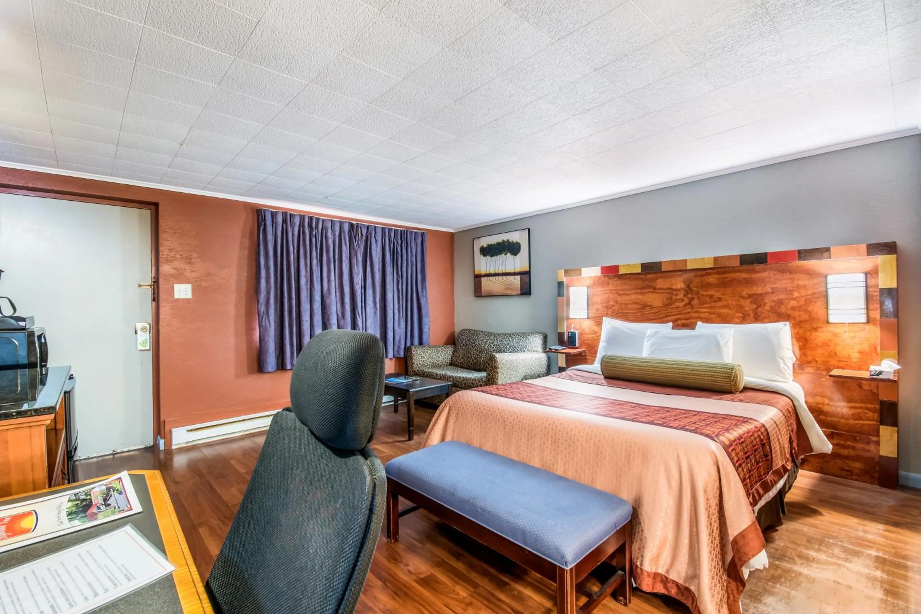 Bed in Highland Inn New Cumberland