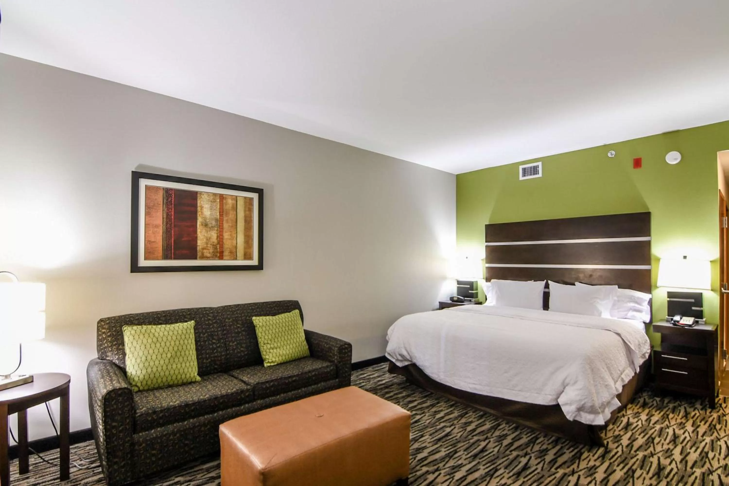 Living room, Bed in Hampton Inn Foley