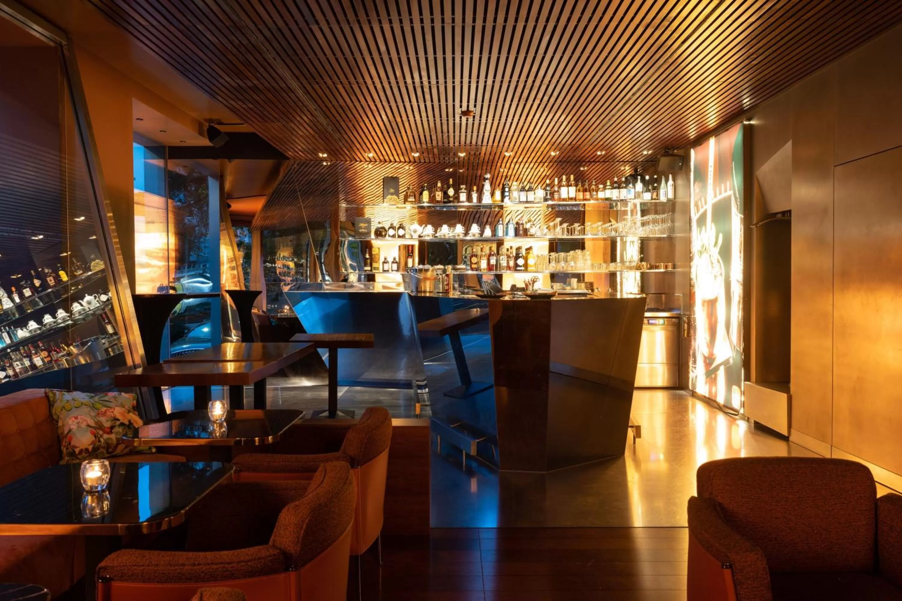 Lounge or bar in The Hotel Lucerne, Autograph Collection
