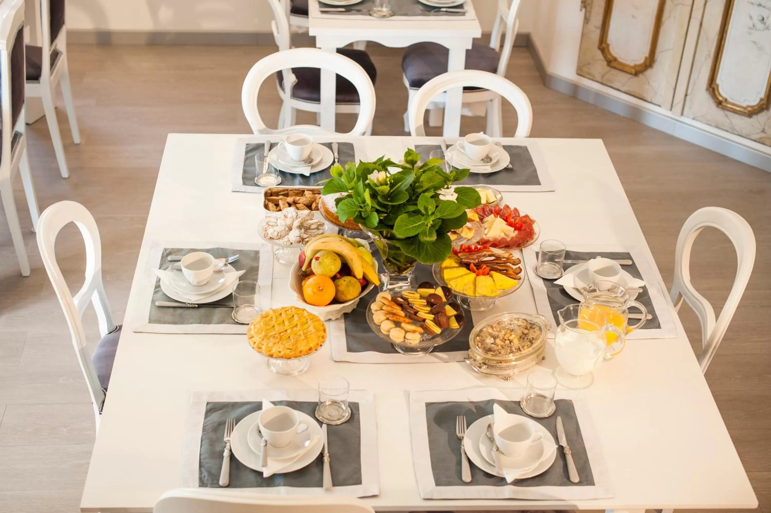 Food and drinks in Country Lodge B&B