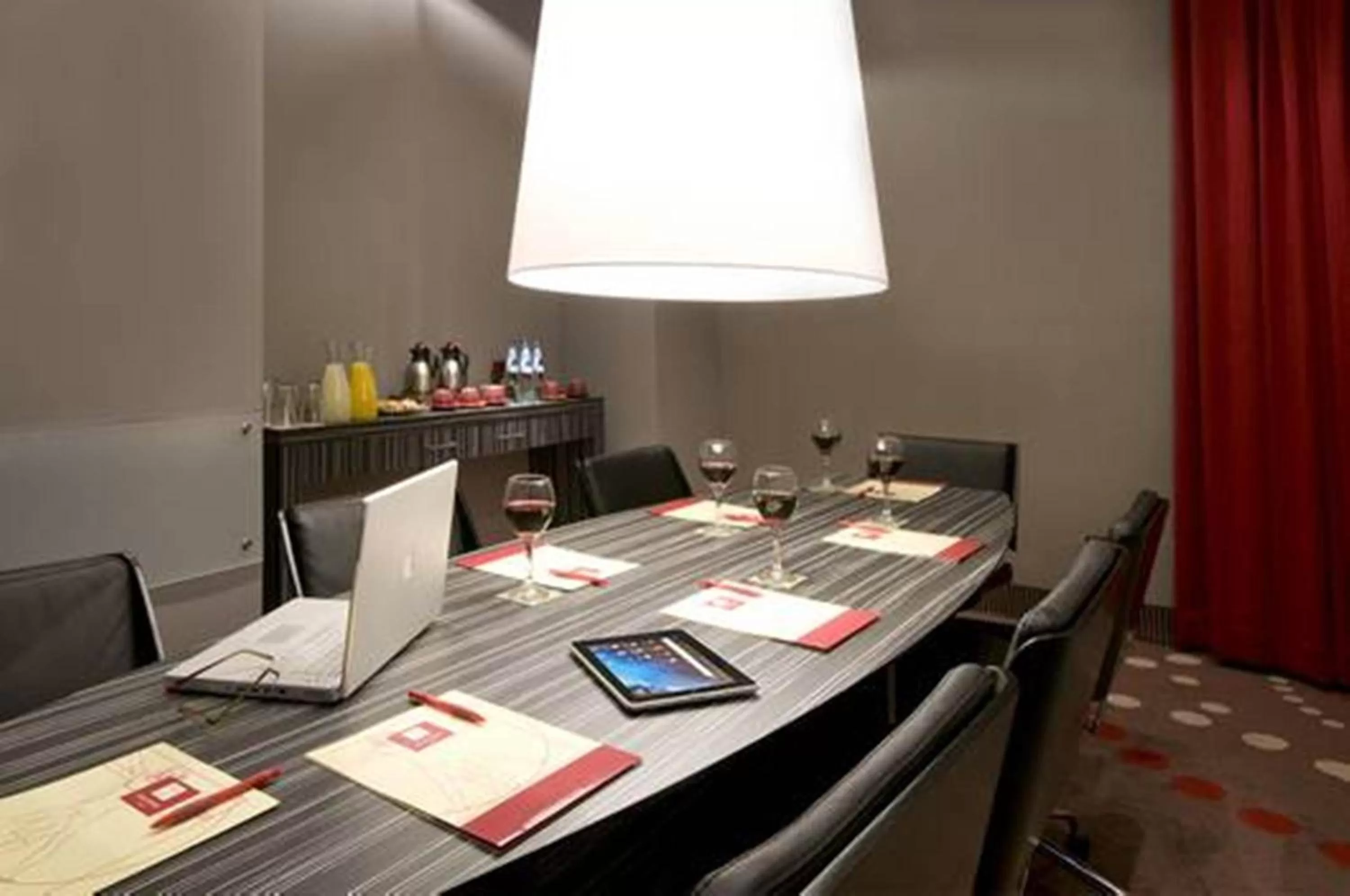 Business facilities in Leonardo City Tower Hotel Tel Aviv