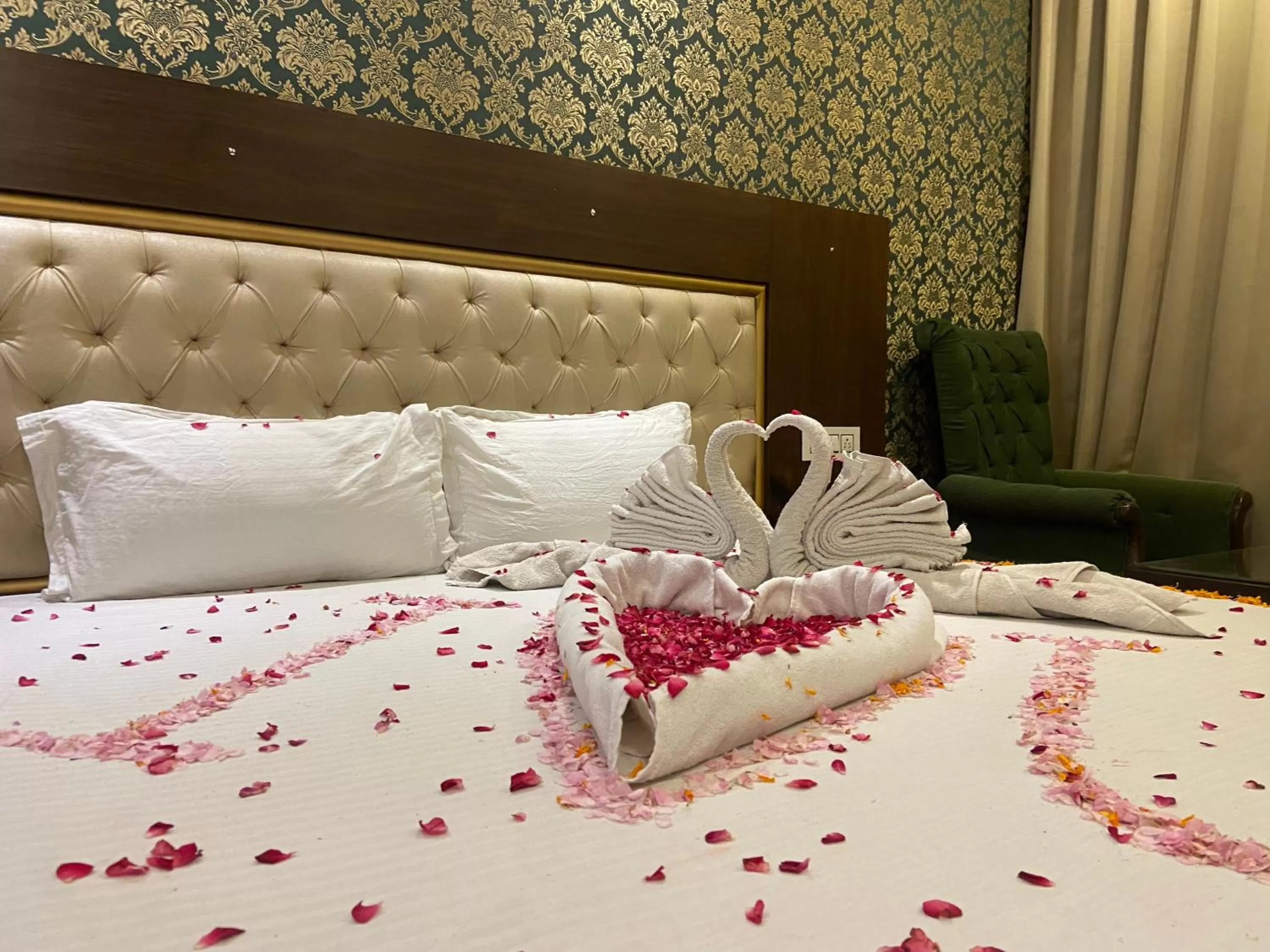 Bed in Hotel Ambika Resort Manali