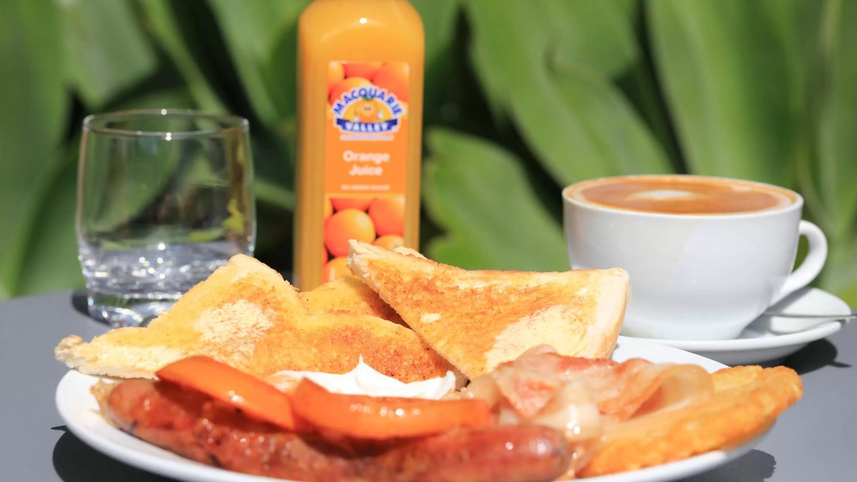 Breakfast in Castlereagh Lodge Motel