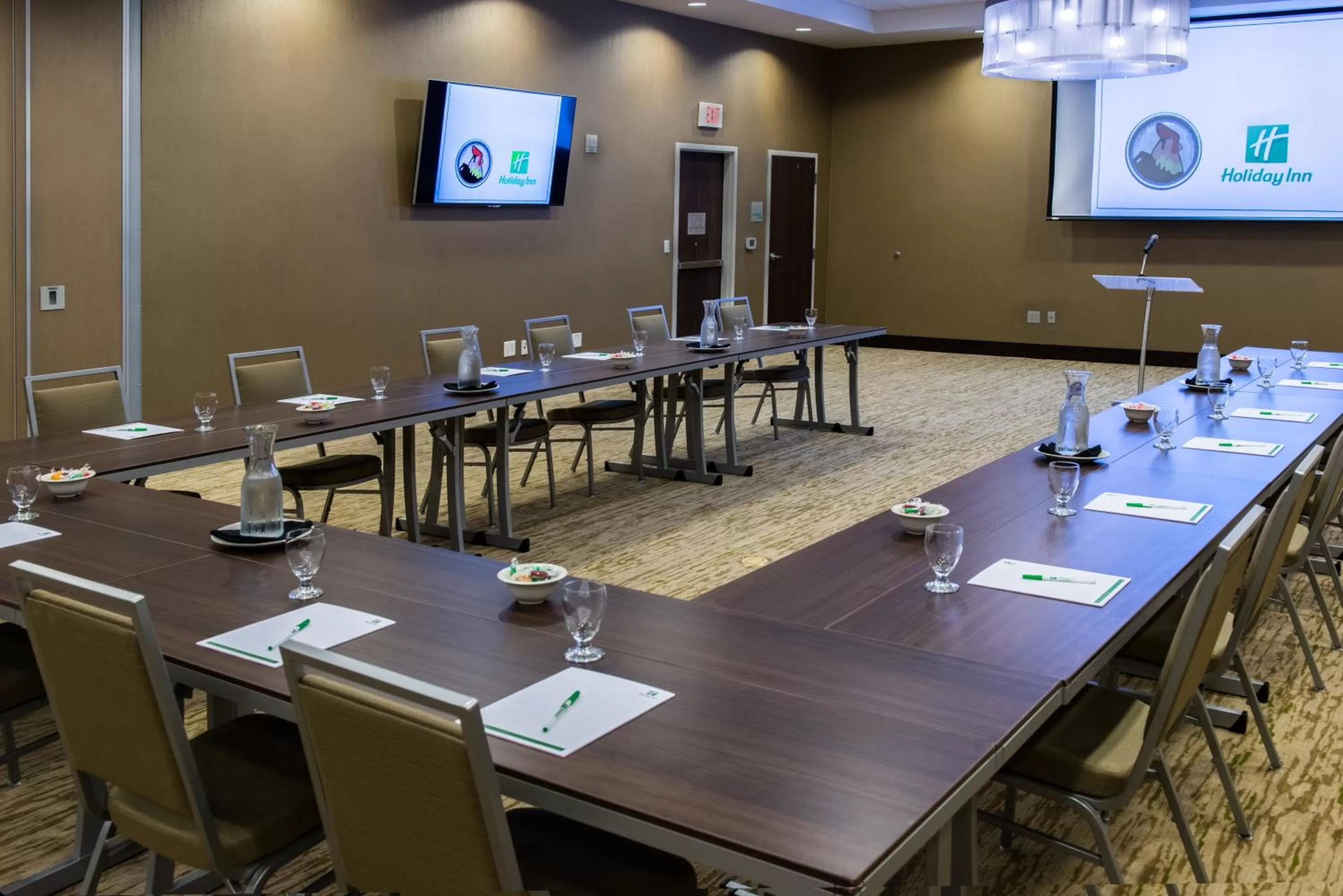 Meeting/conference room in Holiday Inn Owensboro Riverfront by IHG
