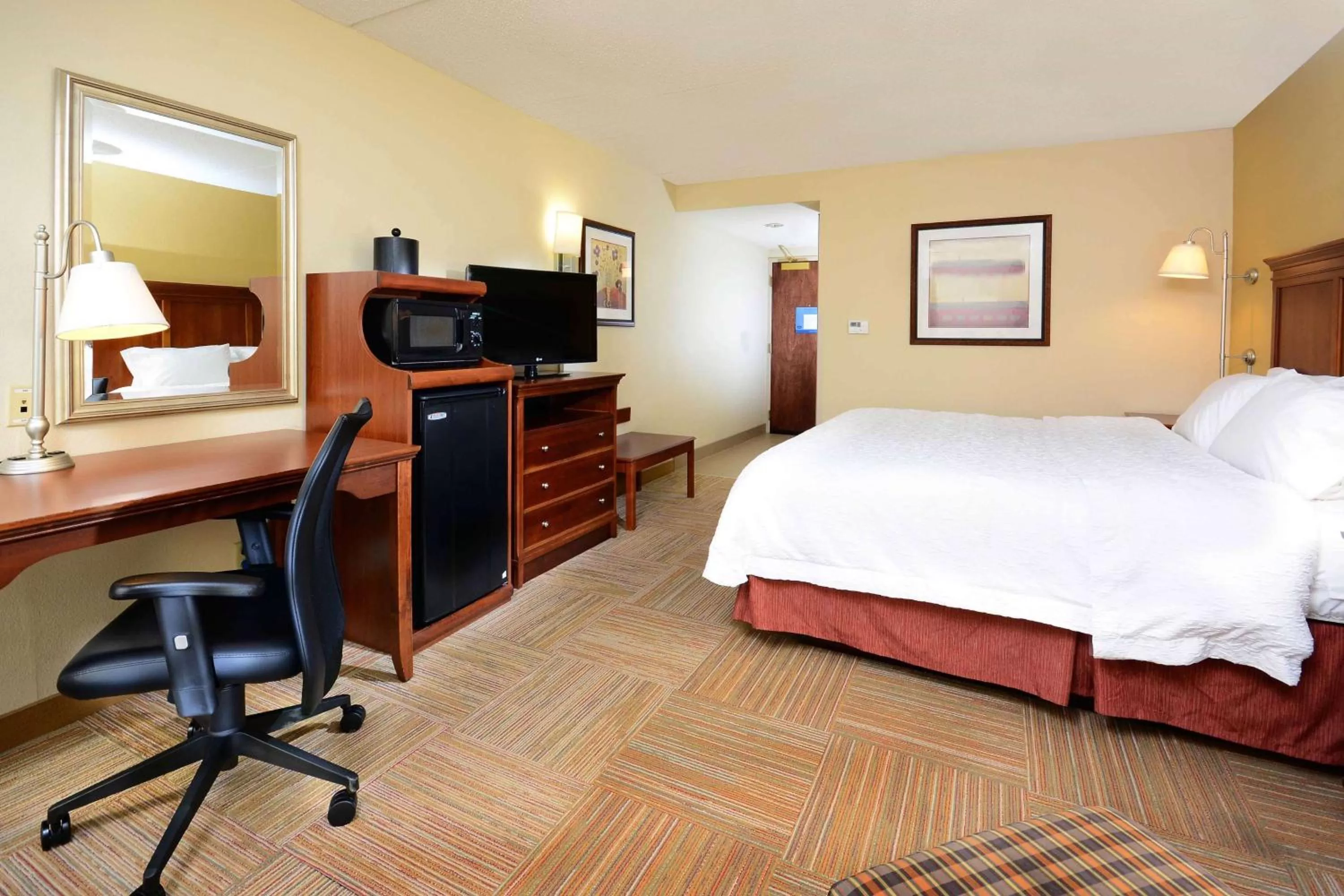 Bedroom, Bed in Hampton Inn Raleigh Capital Blvd North