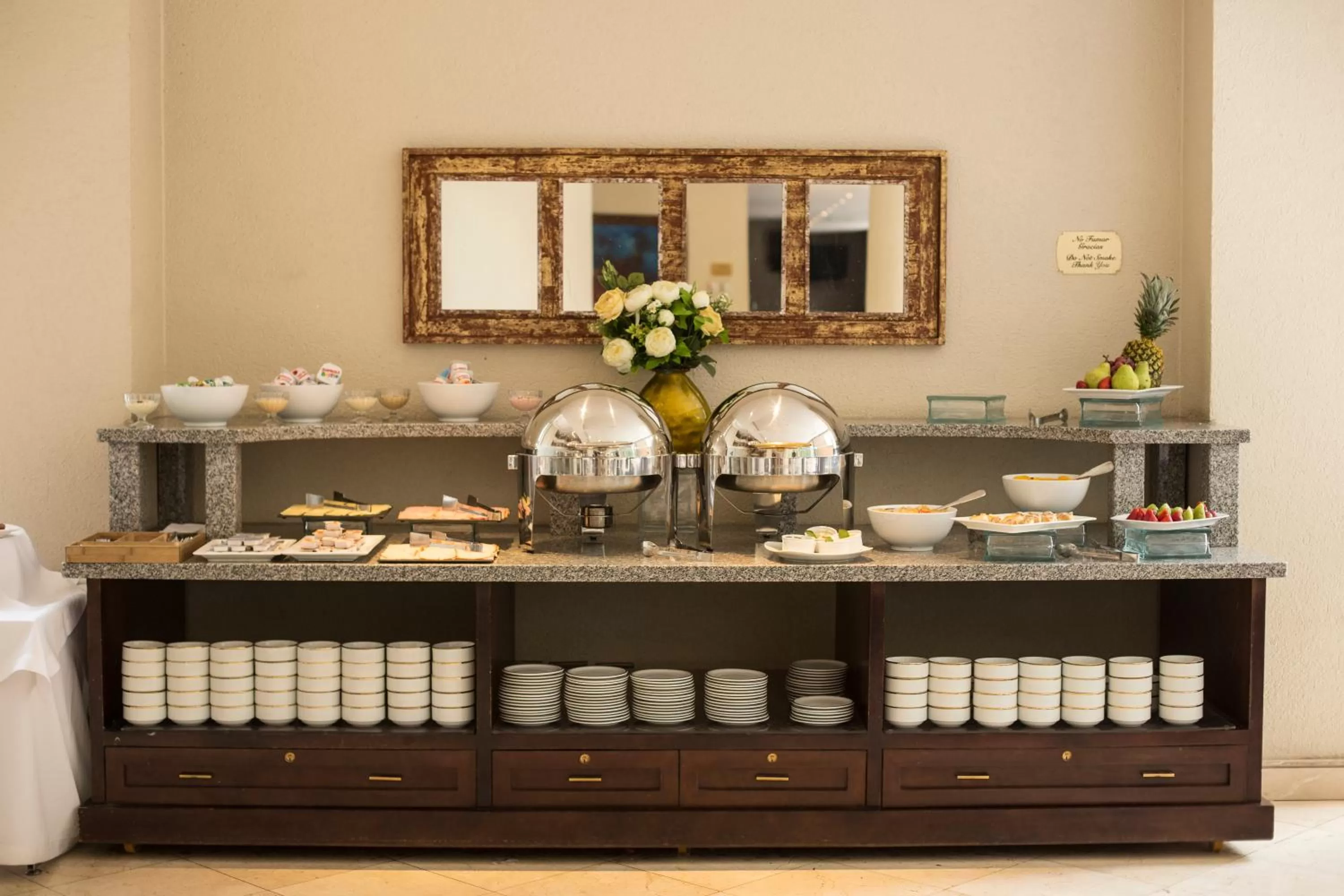 Food and drinks in MR Apart Providencia (ex Apart Neruda)