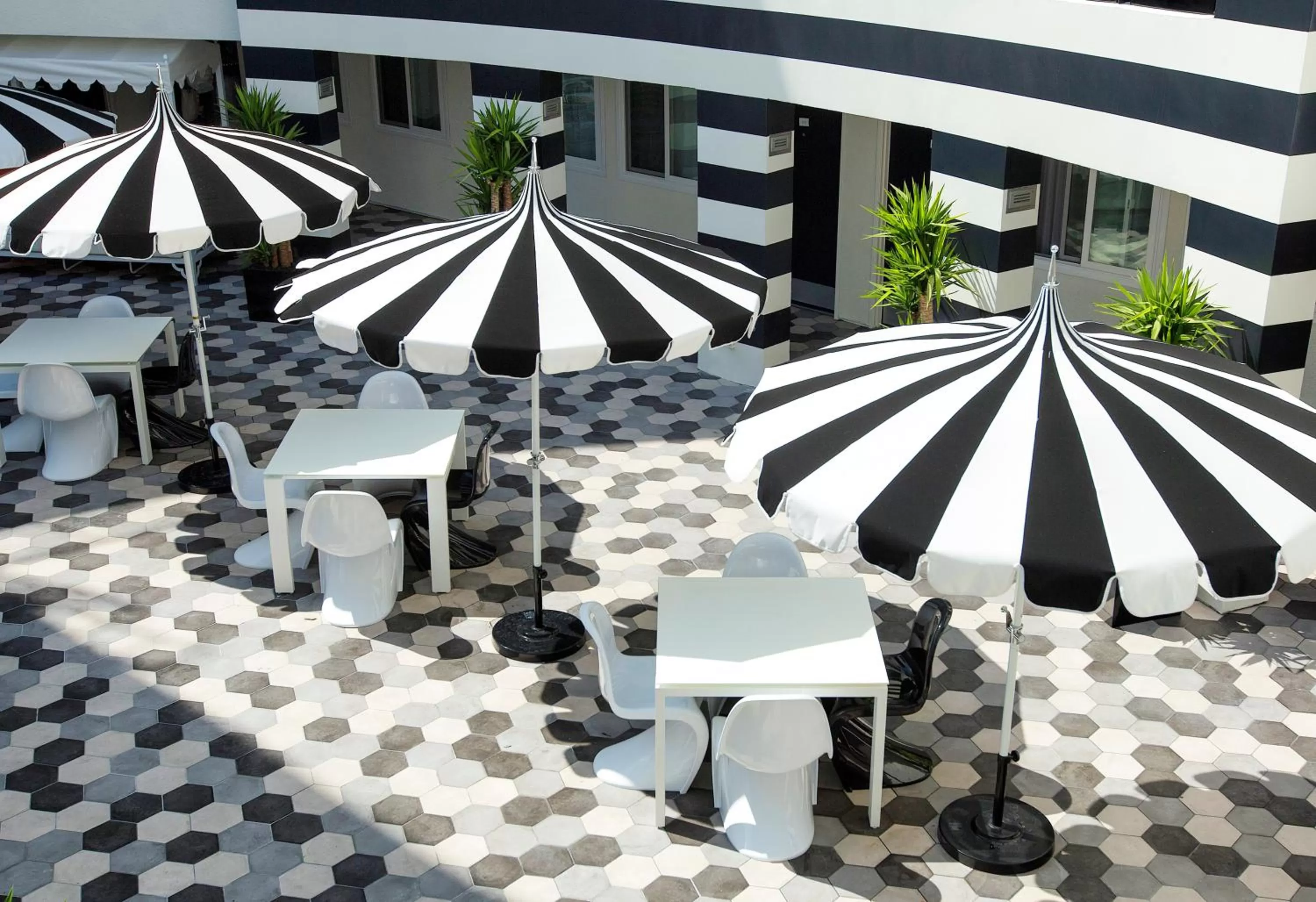 Inner courtyard view in Carlyle Inn