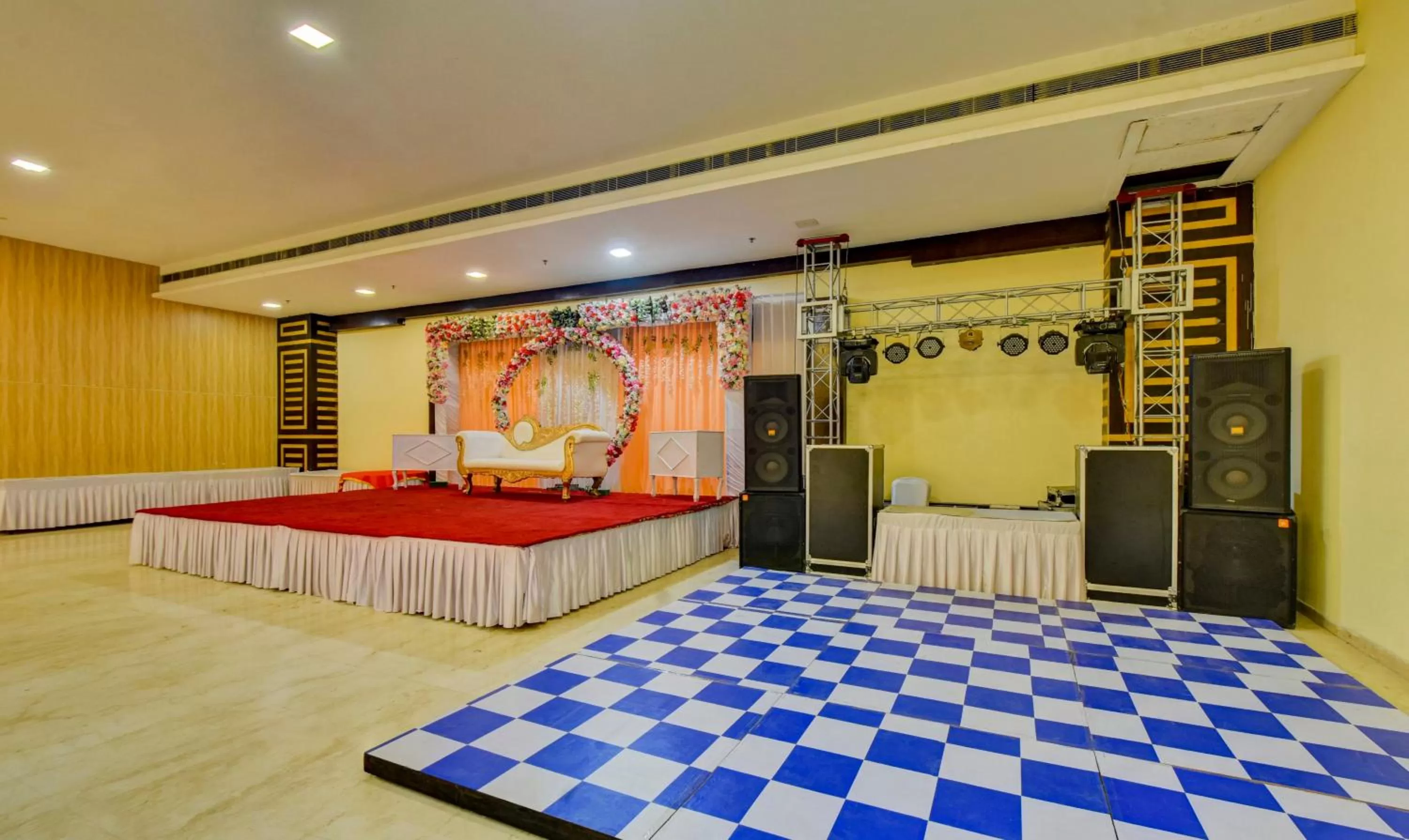 Banquet/Function facilities in Treebo Elysee, Patel Nagar