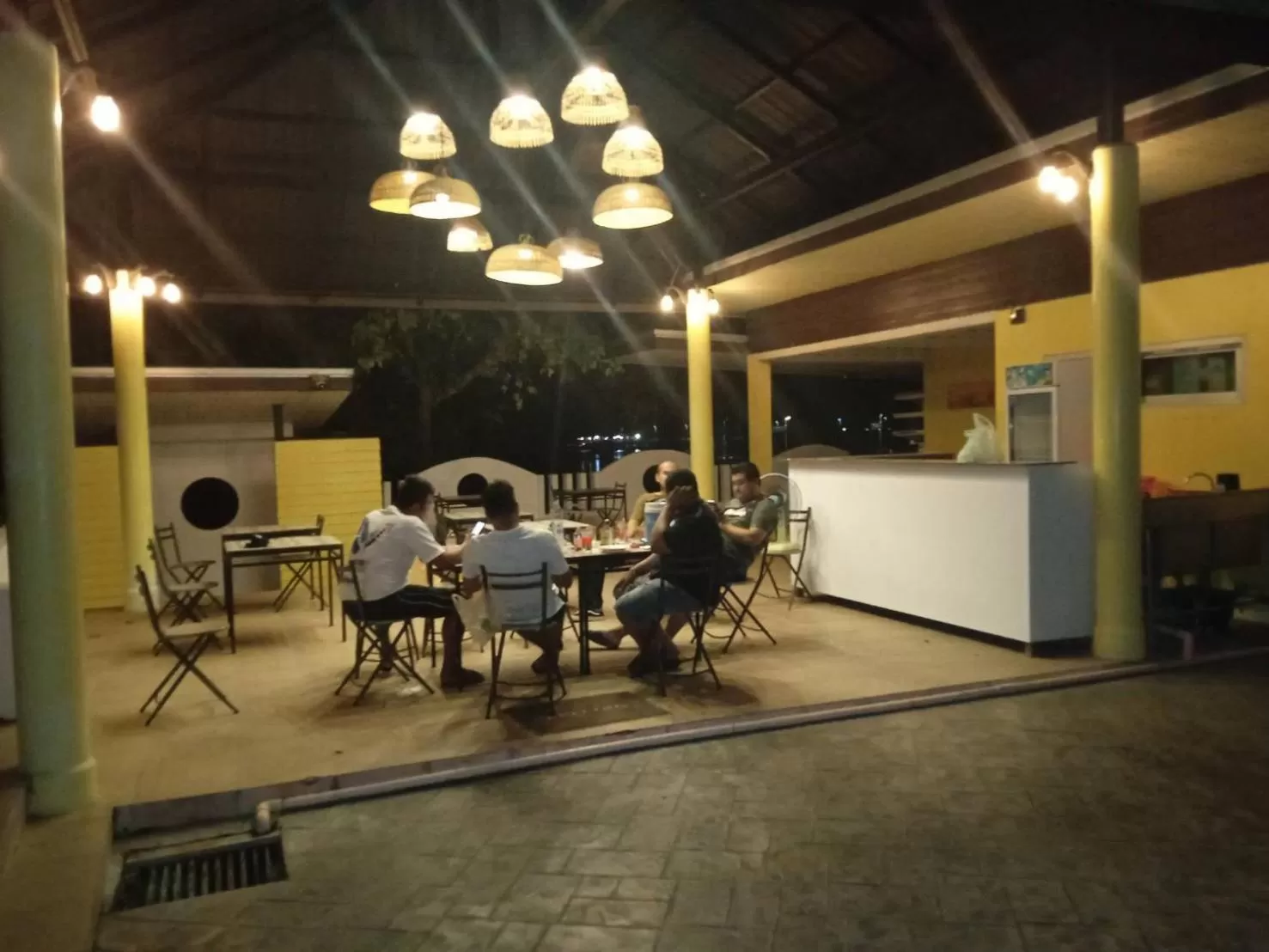 Restaurant/places to eat in Anyavee Chom By The Sea