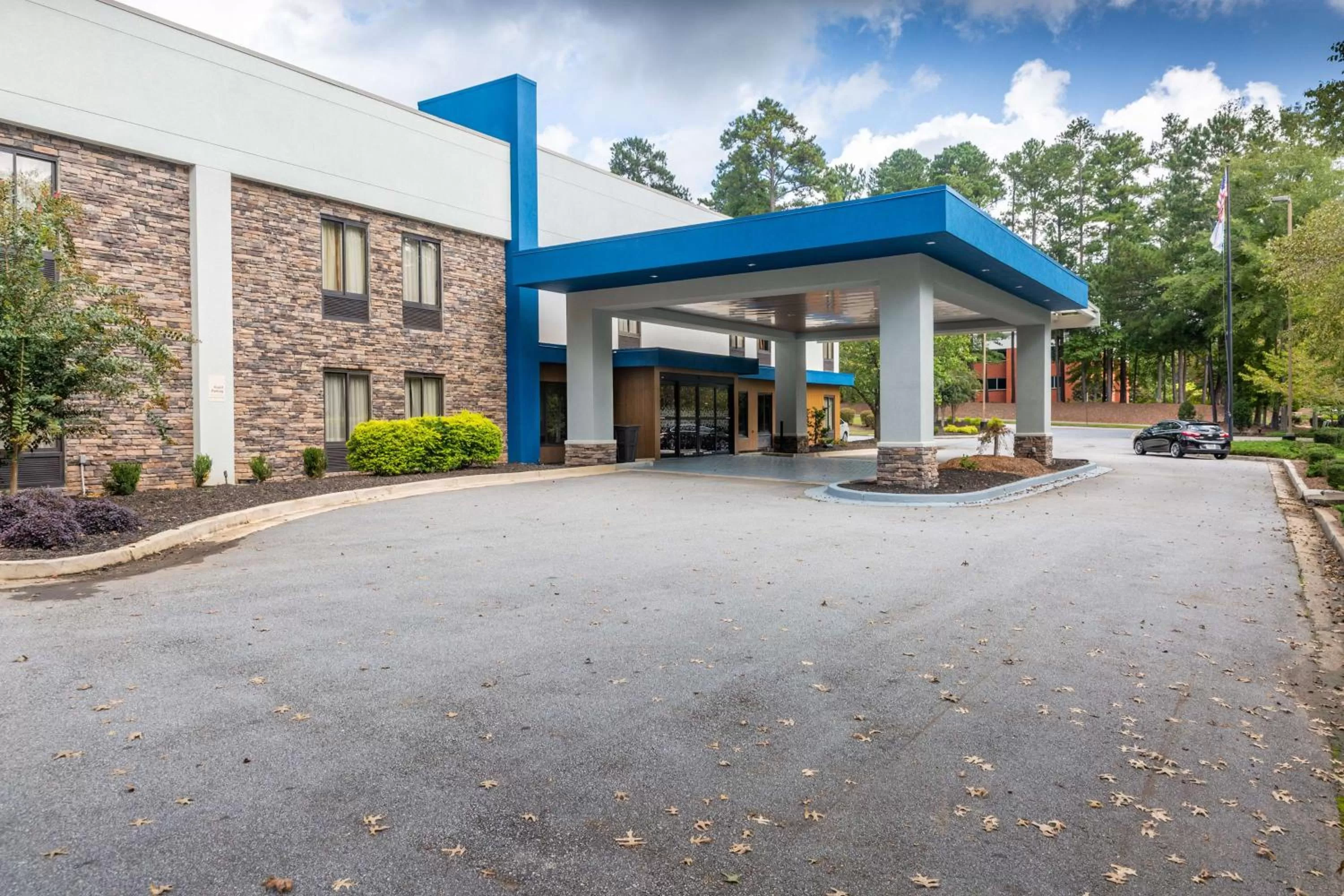 Property building in Hampton Inn Atlanta/Peachtree City
