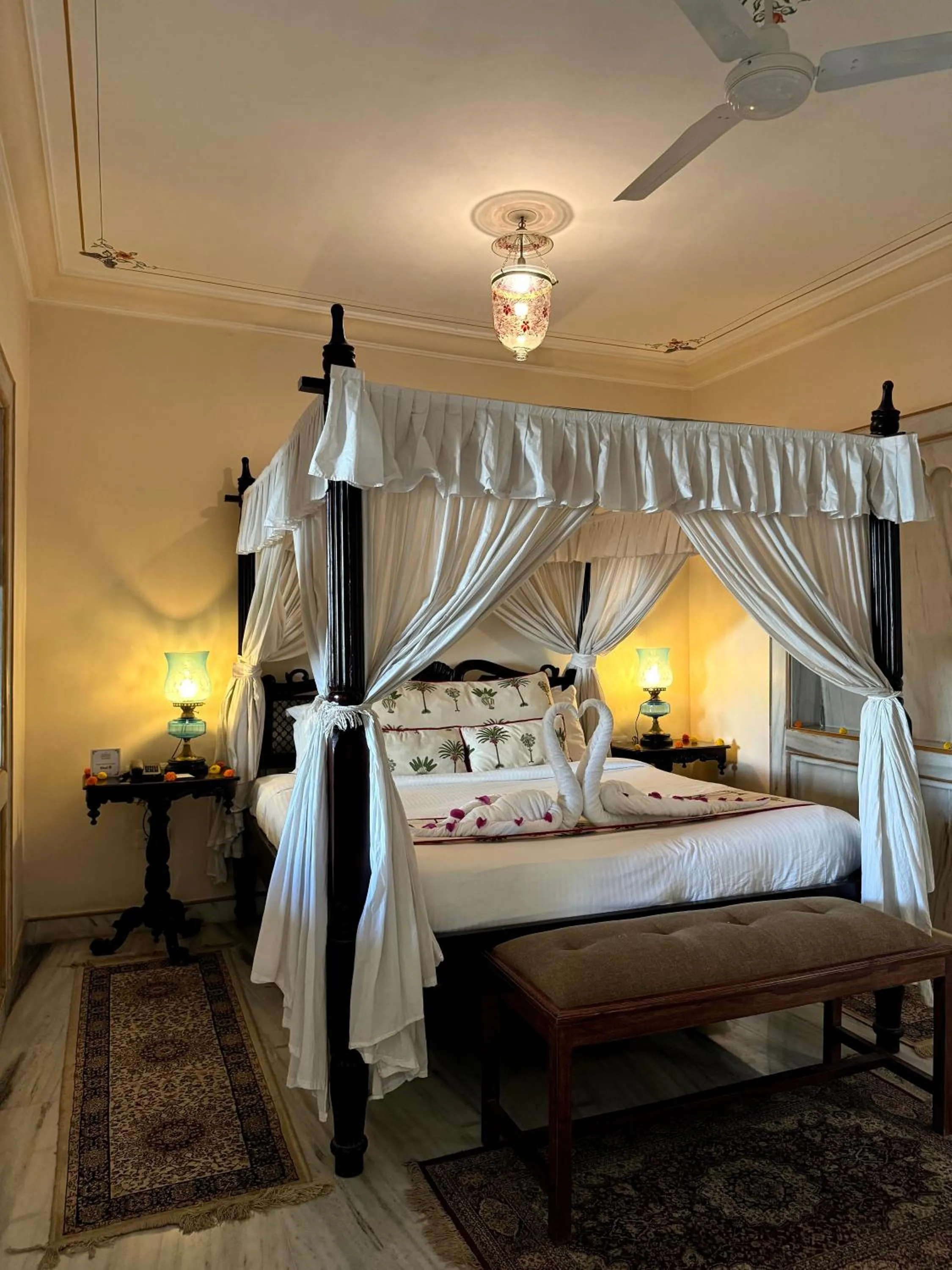 Bed in Hotel Udai Kothi