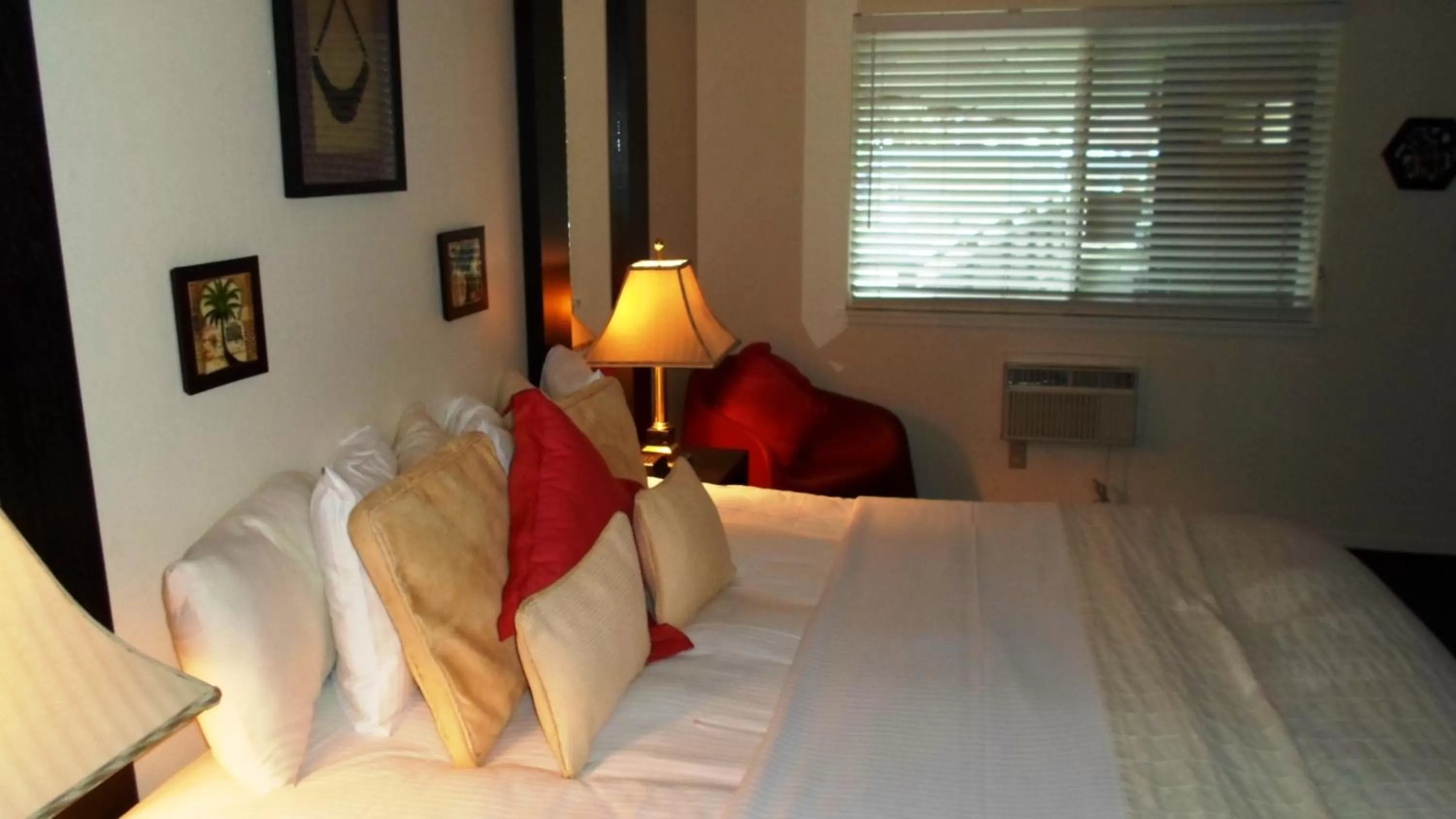 Bed in Paradice Motel