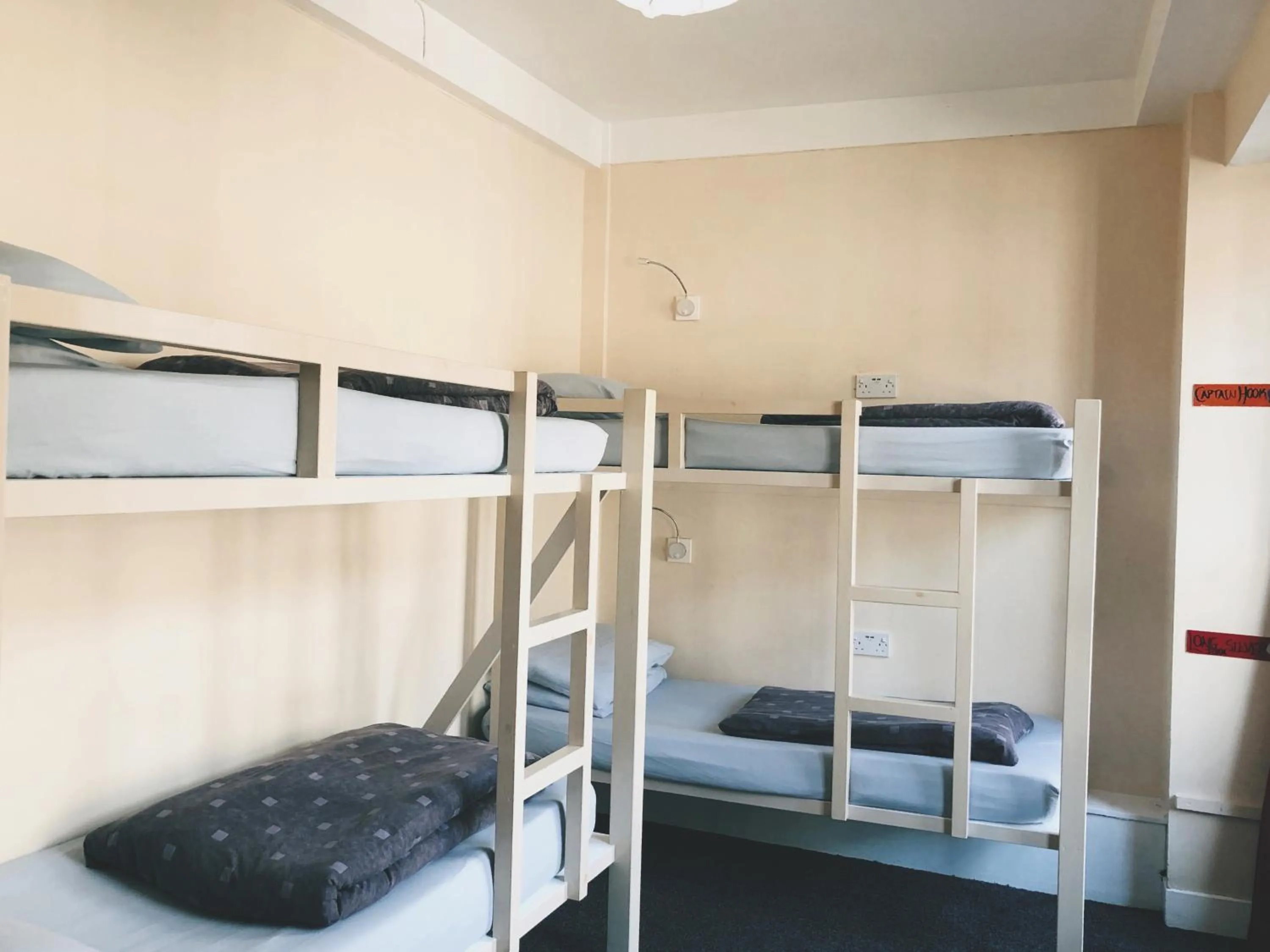 Bed in High Street Hostel - Over 18s Only, Backpackers Atmosphere