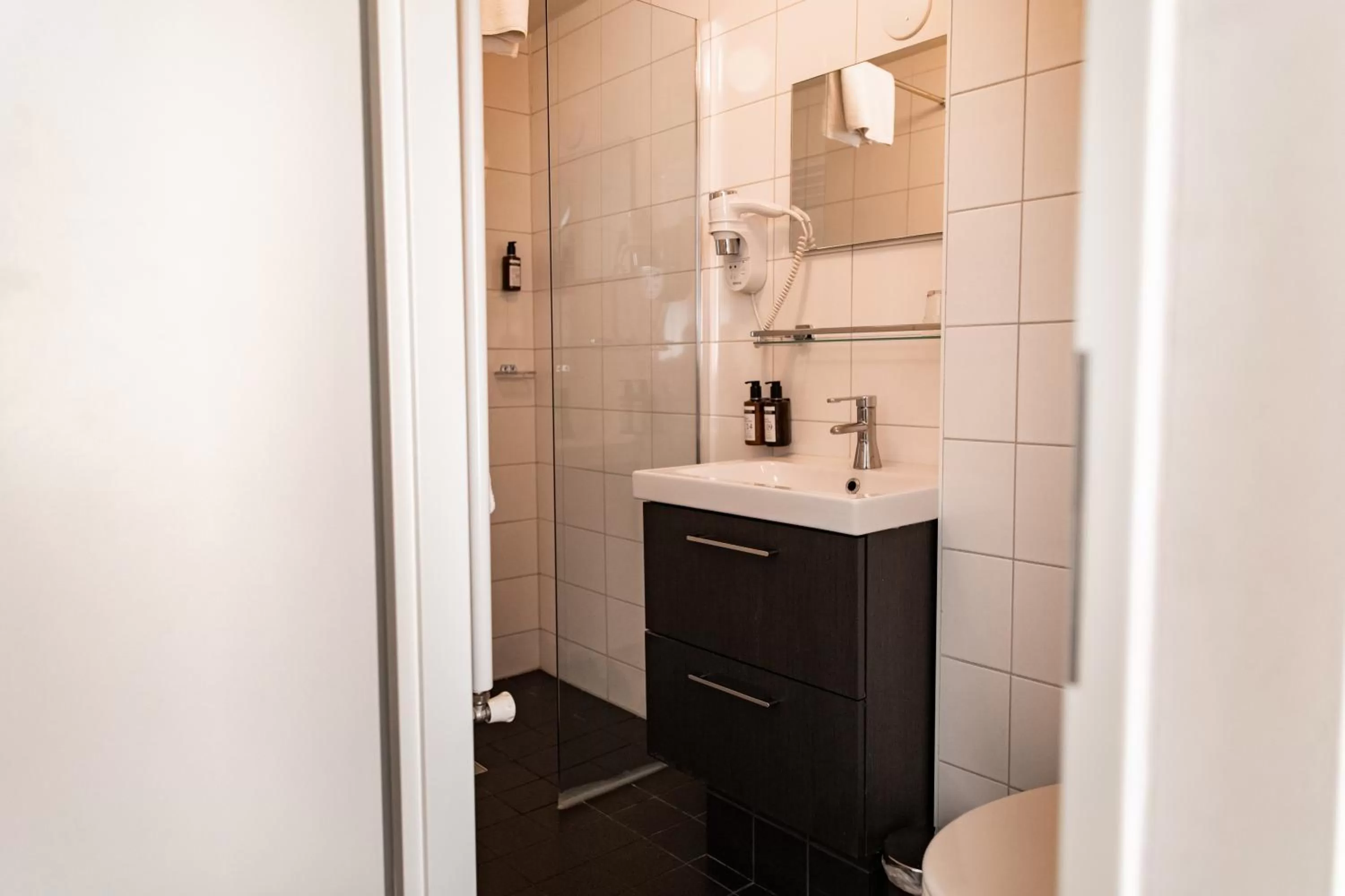 Bathroom in Ambassador City Centre Hotel