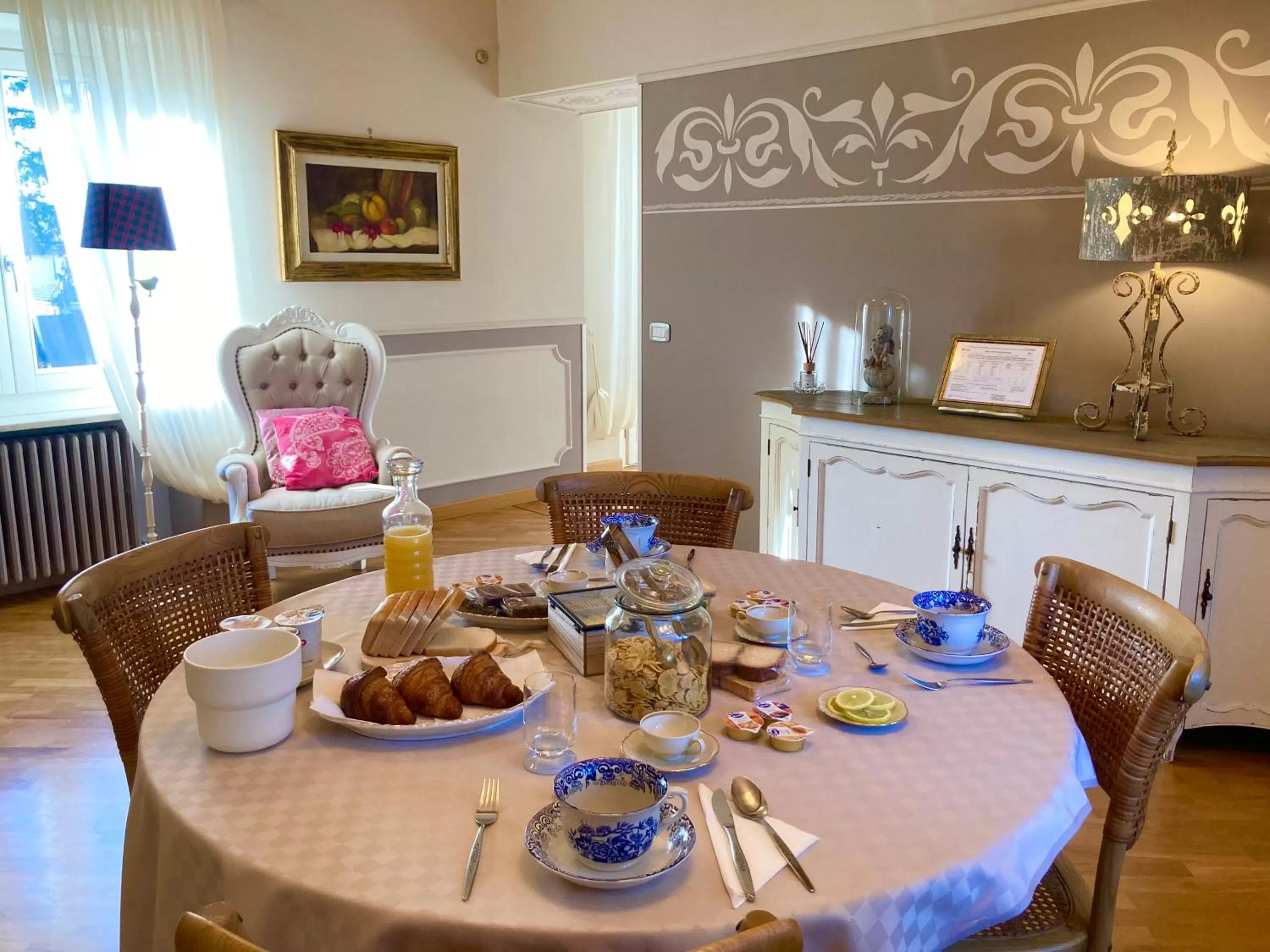 Restaurant/Places to Eat in MANZONI37