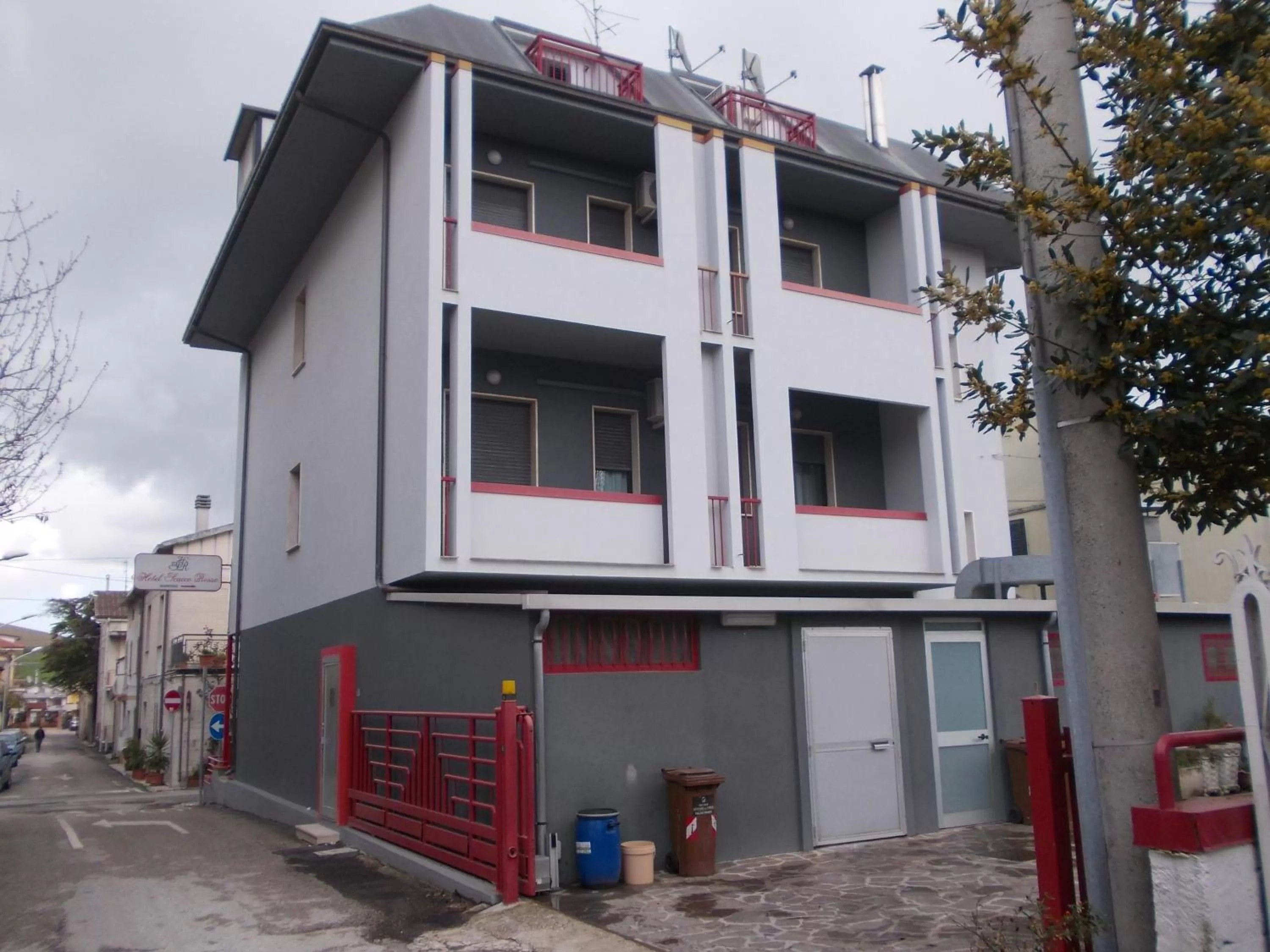 Property Building in Scacco Rosso