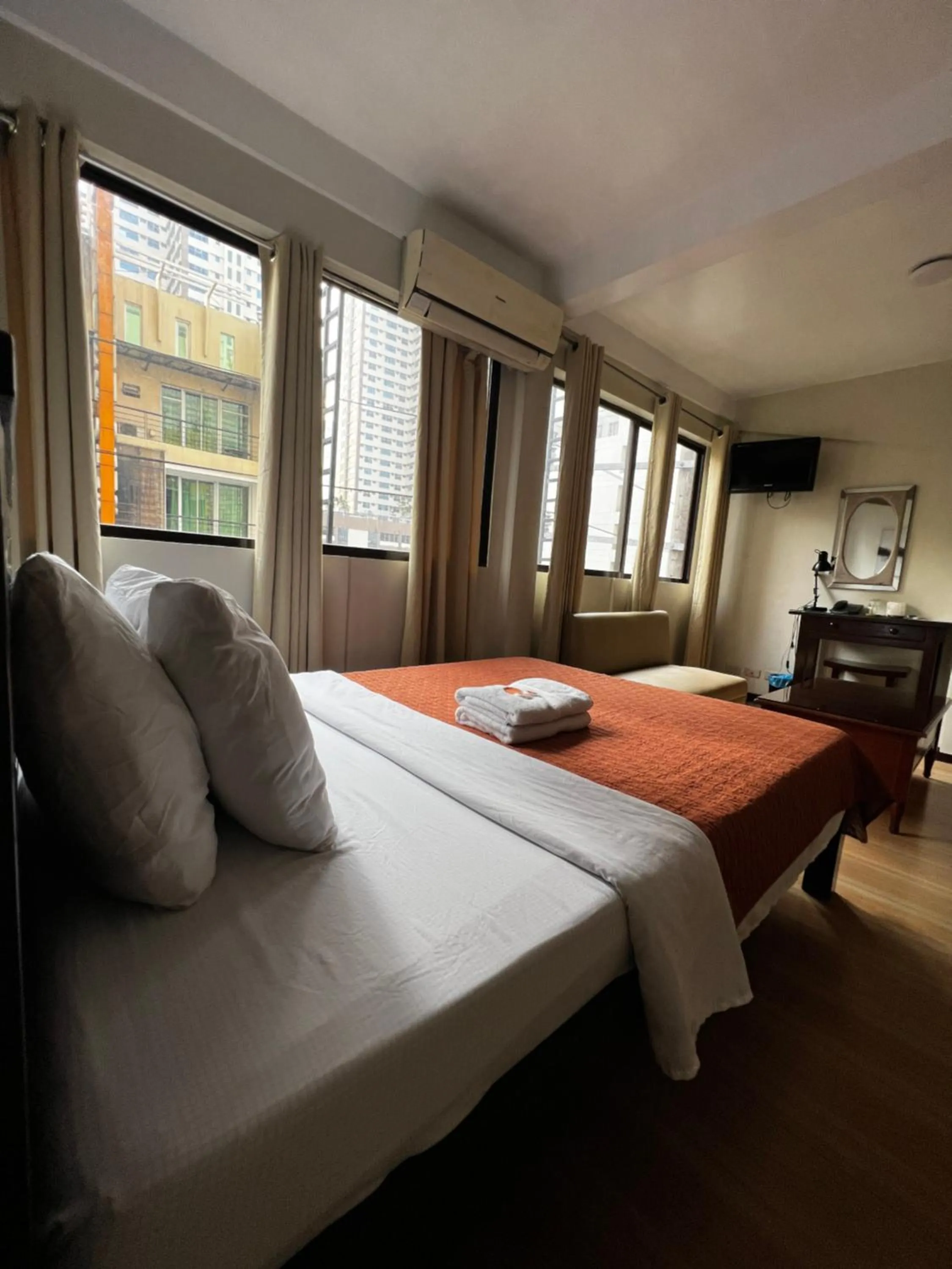 Bedroom, Bed in Stone House Hotel Manila