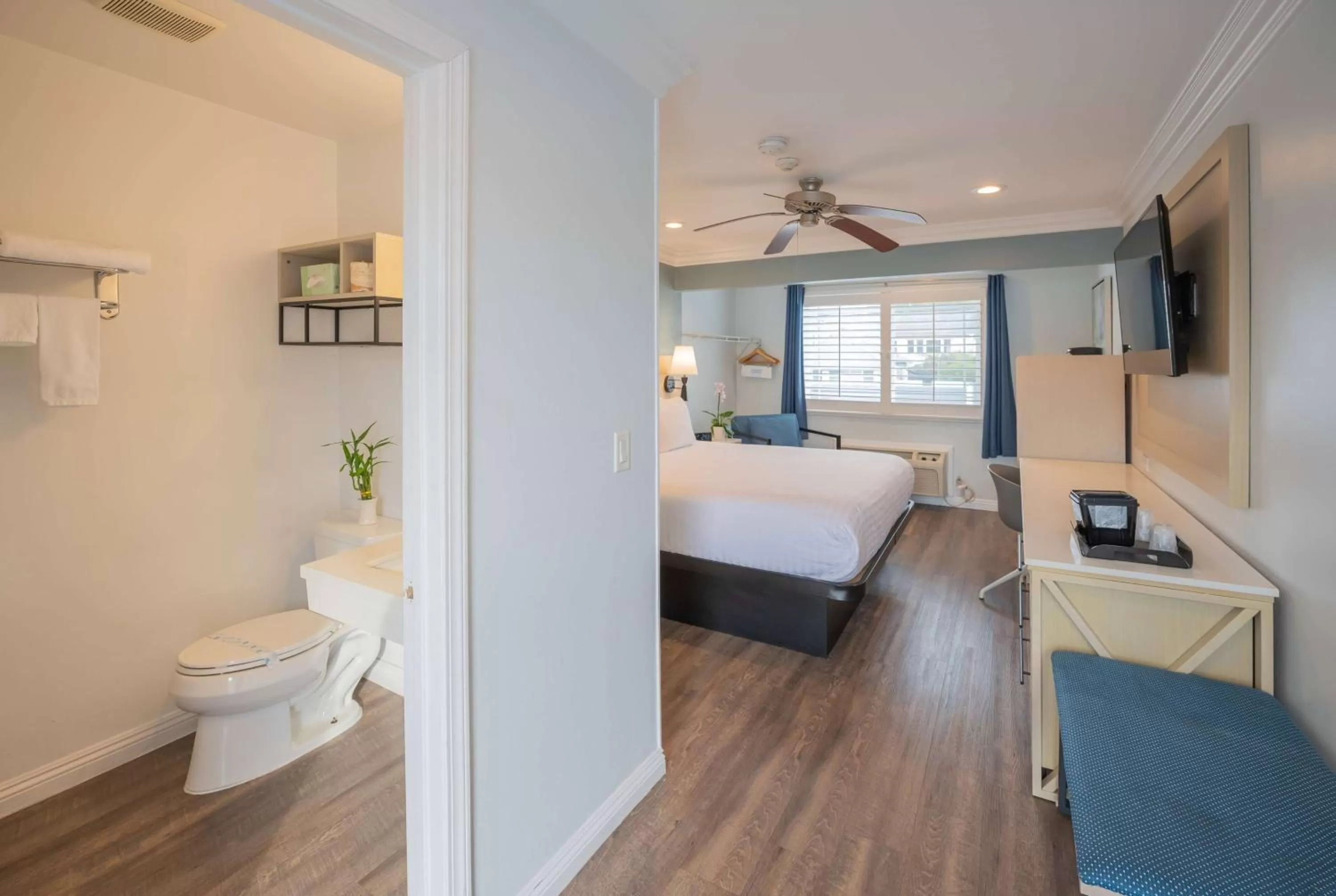 Photo of the whole room, Bed in Ramada by Wyndham Redondo Beach