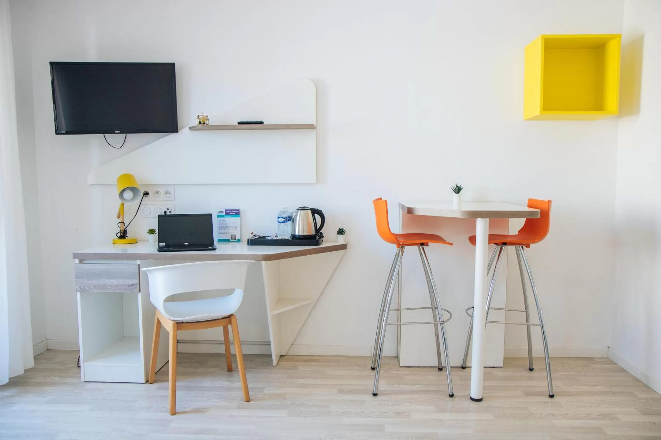 TV/Entertainment Center in Twenty Business Flats Nîmes Trigone