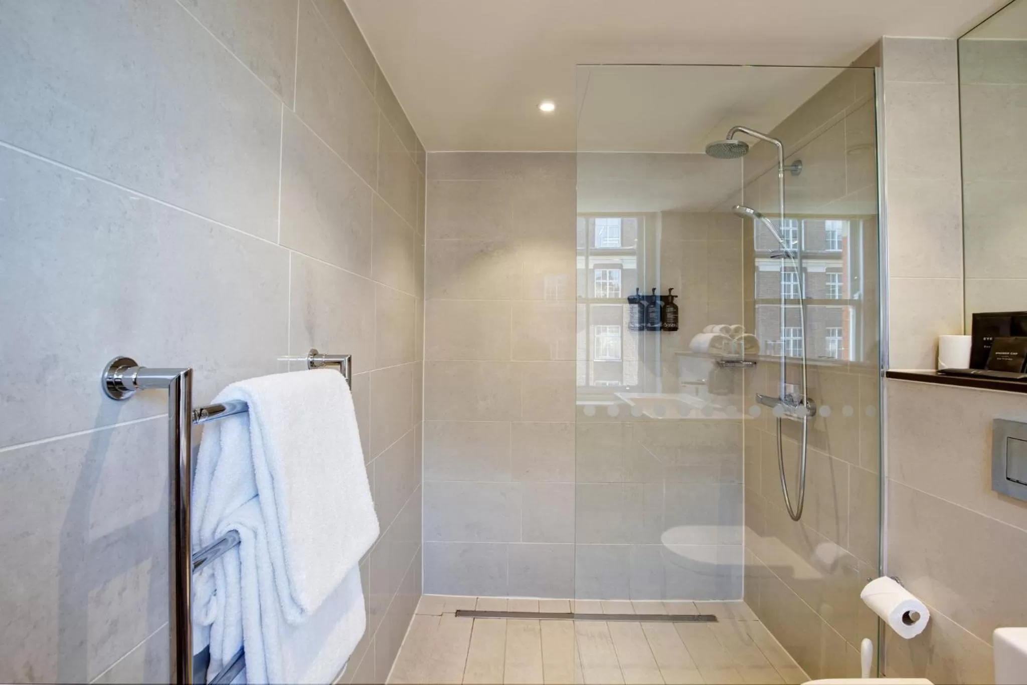 Photo of the whole room in Morton Hotel