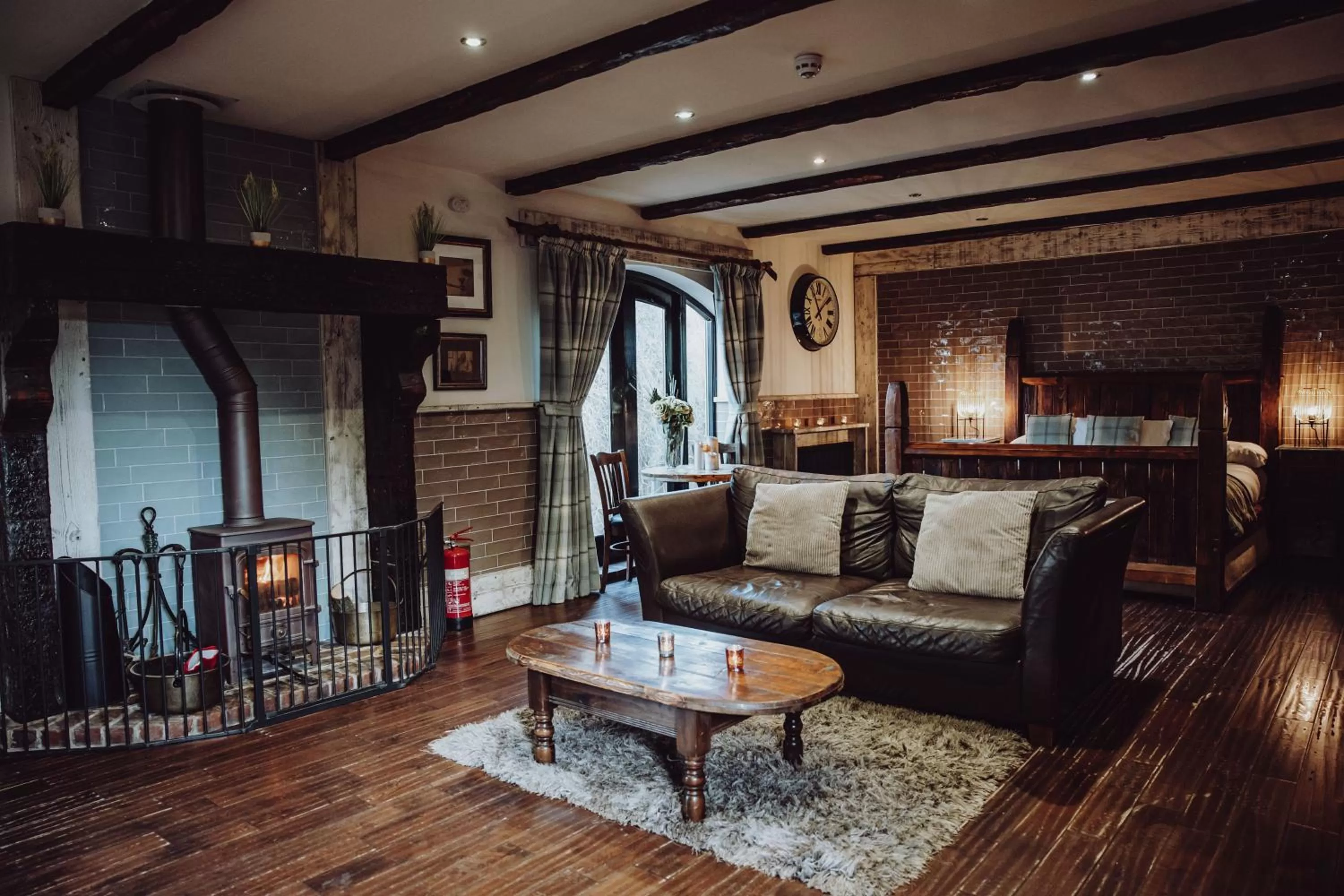 Bedroom, Seating Area in South Causey Inn