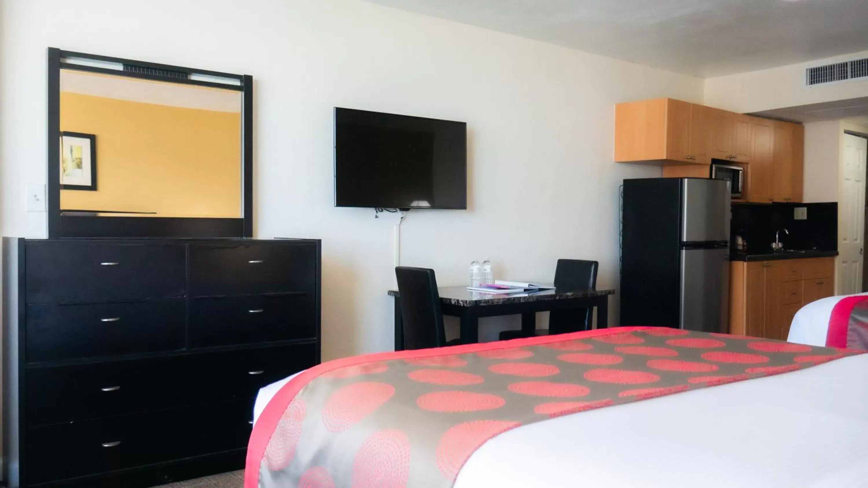 2 Queen Beds, Partial Ocean View, Balcony, Non-Smoking in Ramada Plaza by Wyndham Marco Polo Beach Resort 2 Queen Beds, Partial Ocean View, Balcony, Non-Smoking in Ramada Plaza by Wyndham Marco Polo Beach Resort