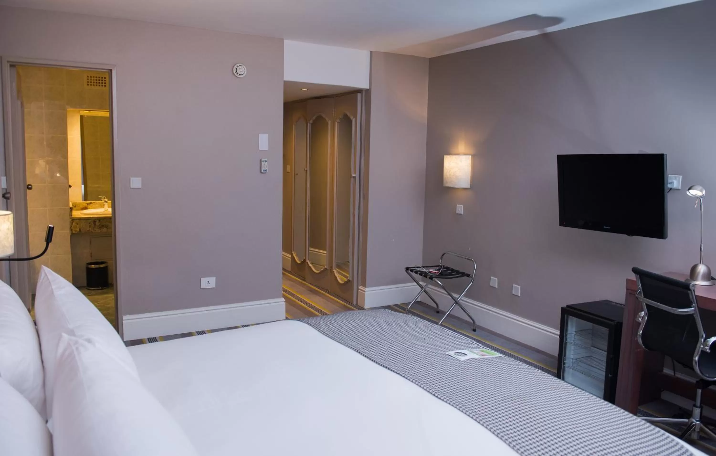 Bedroom, Bed in Holiday Inn - Mutare by IHG