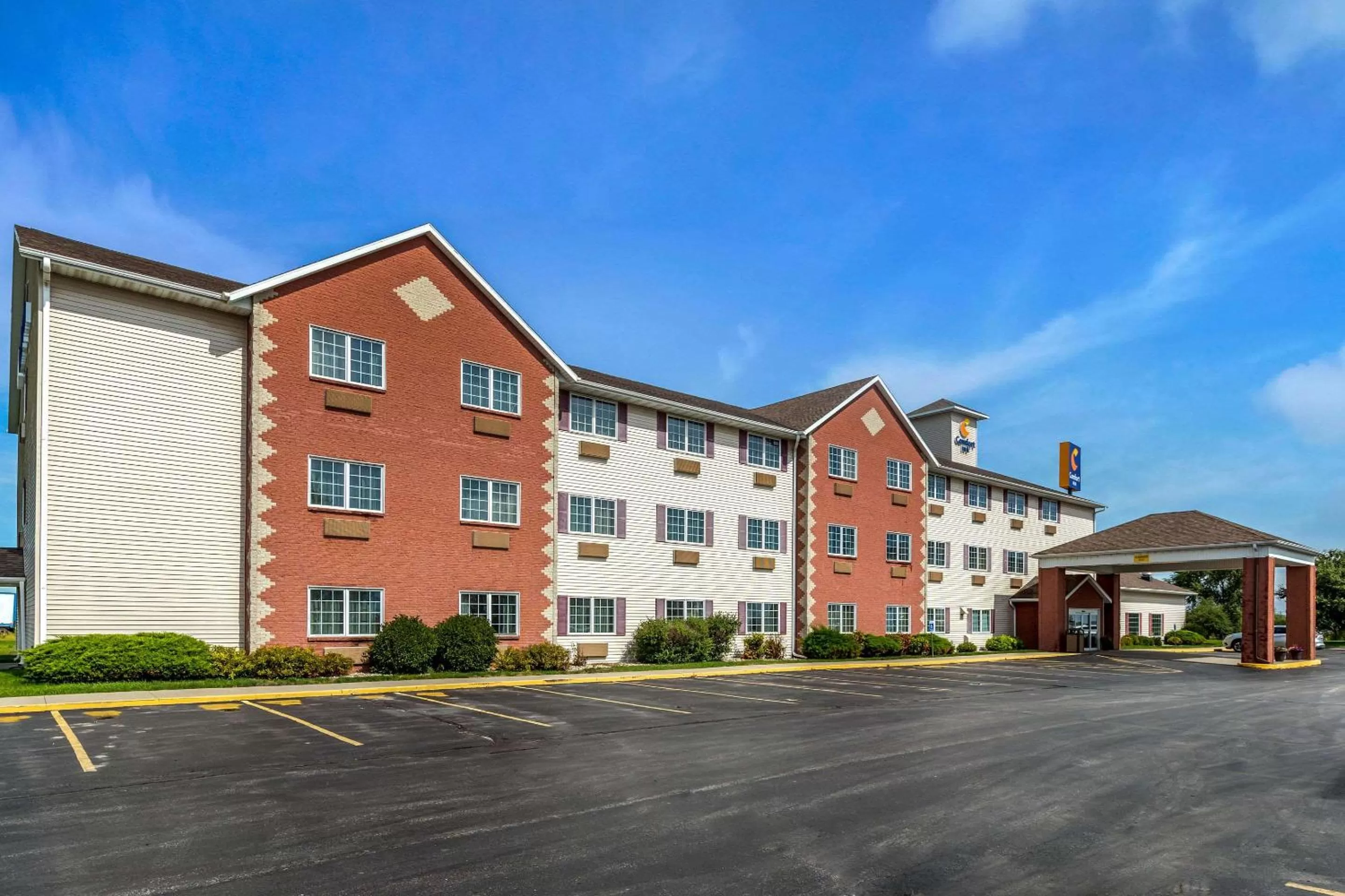 Property building in Comfort Inn Story City