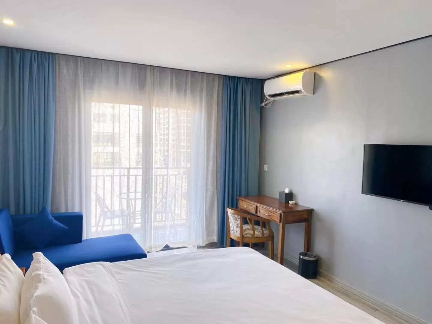 Bedroom in Junlan Hotel