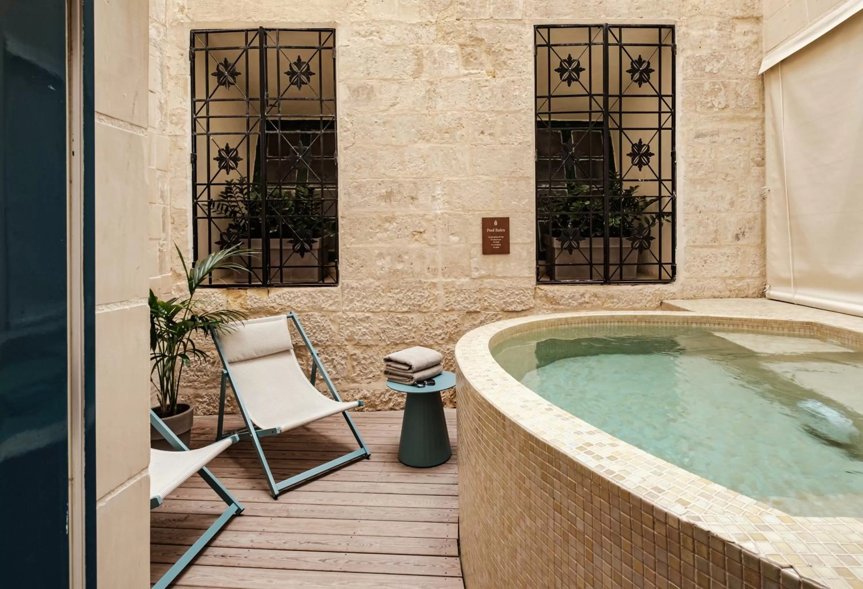 Hot Tub in Iniala Harbour House