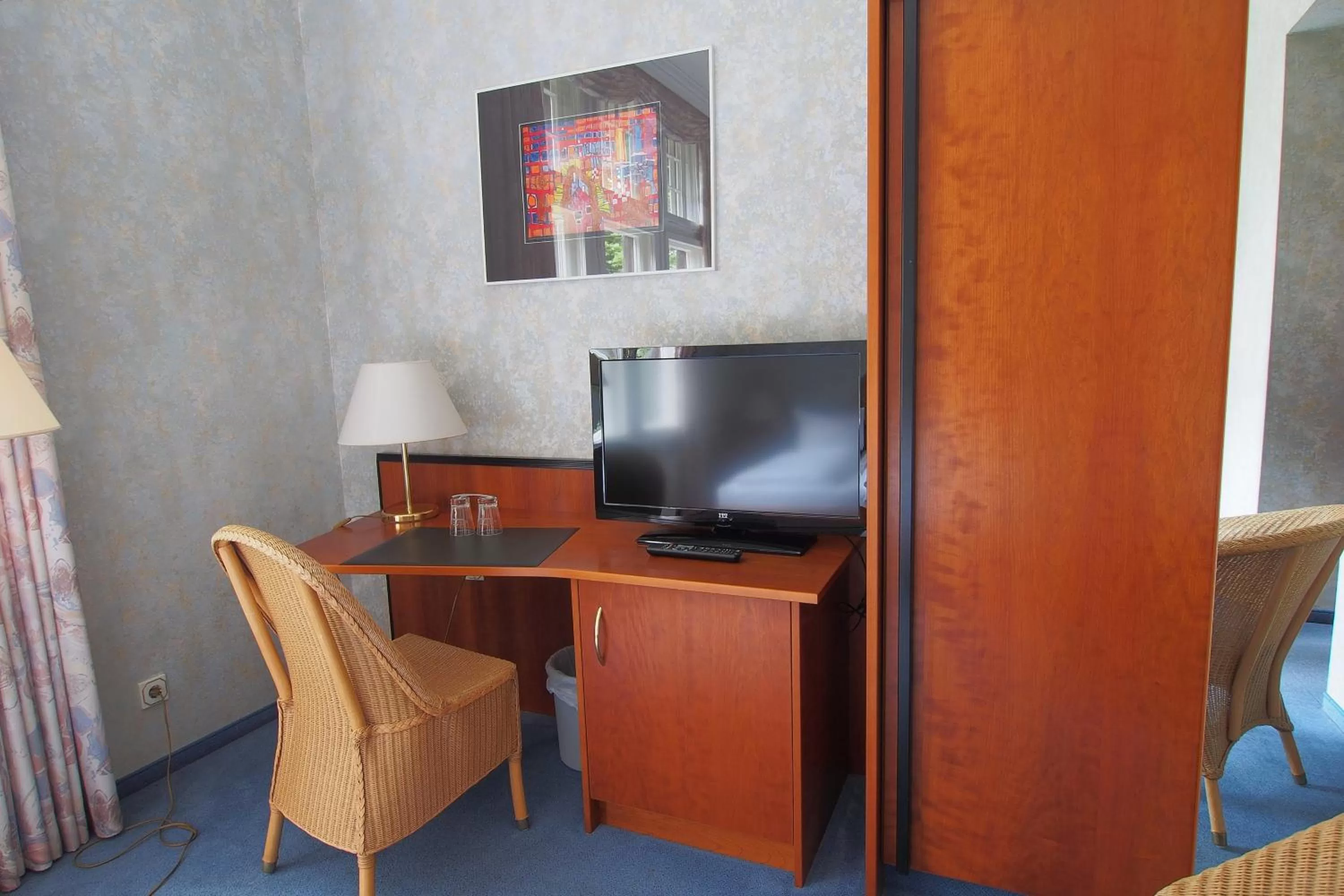 TV and multimedia in Hotel Schlossvilla Derenburg