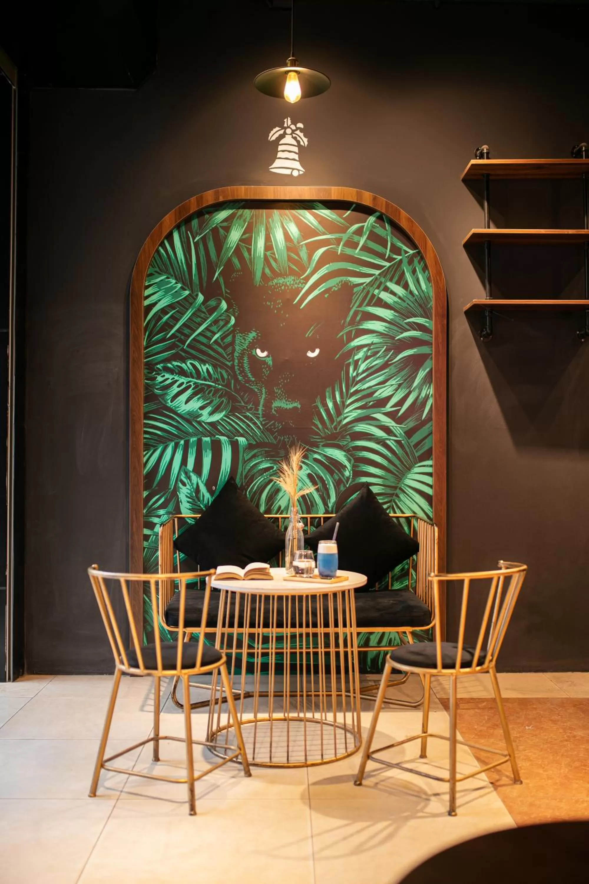 Lounge or bar in Hai Mươi Hotel & Apartment