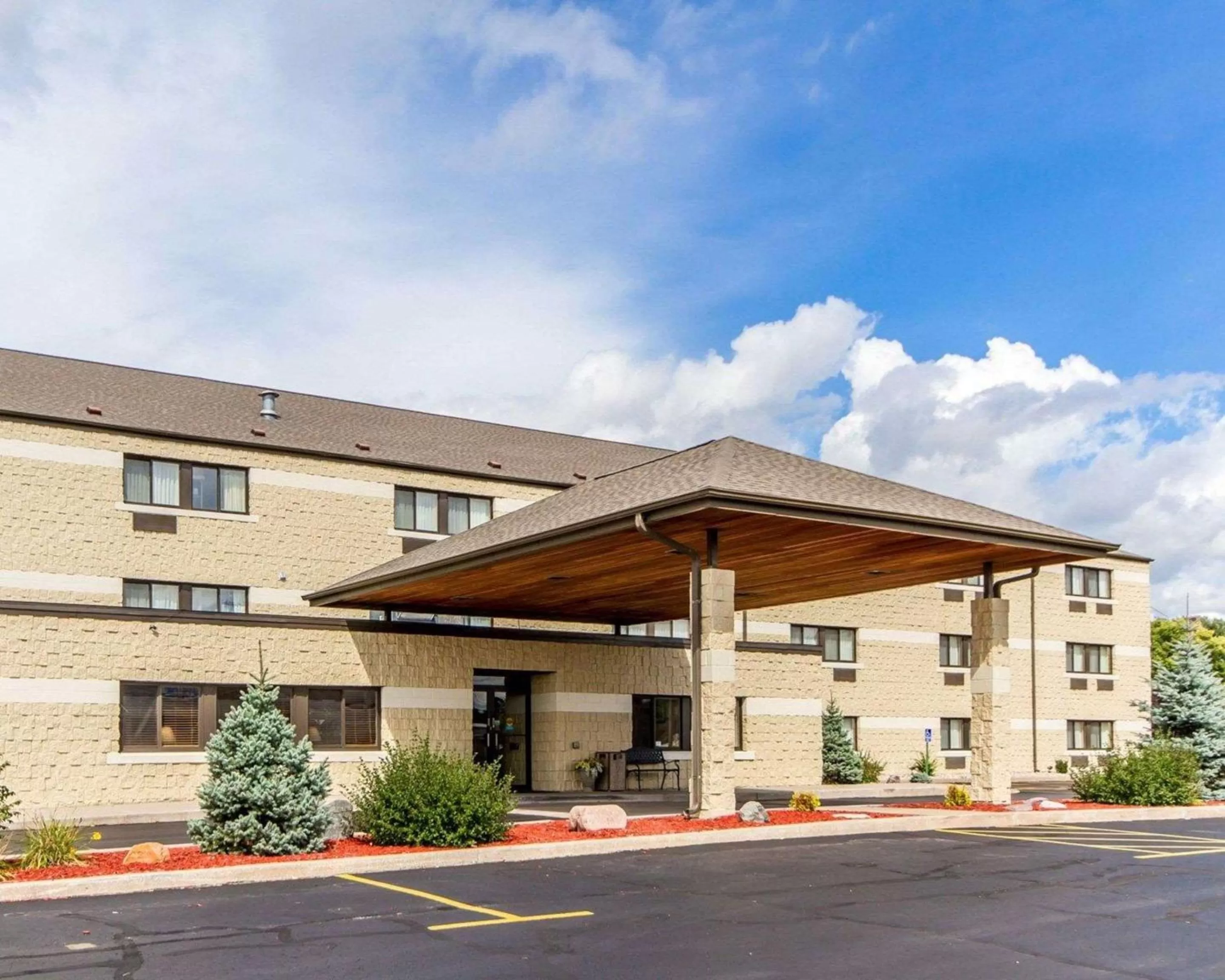 Property building in Quality Inn La Crosse North