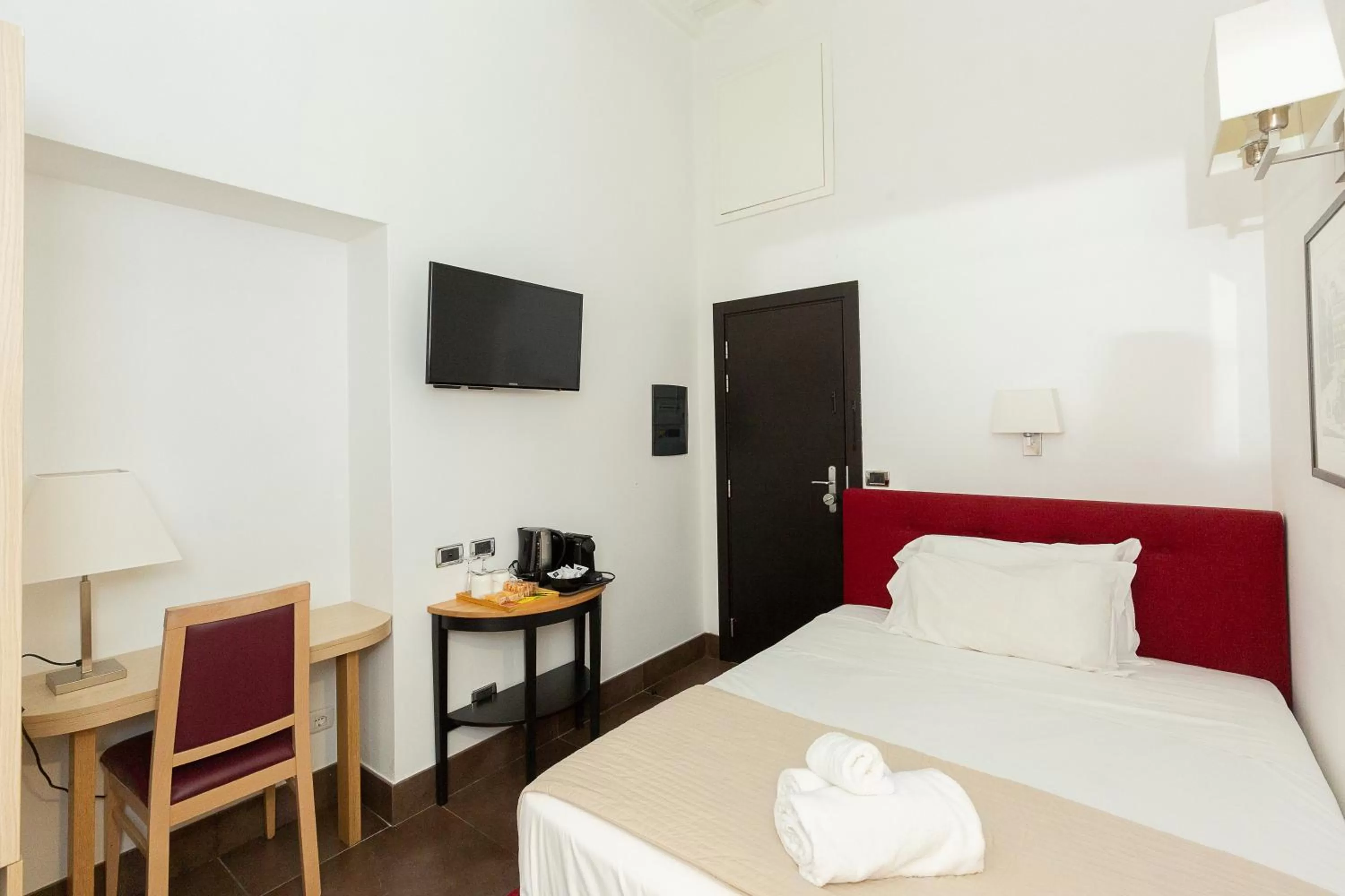 Bedroom, Bed in SuitInn19