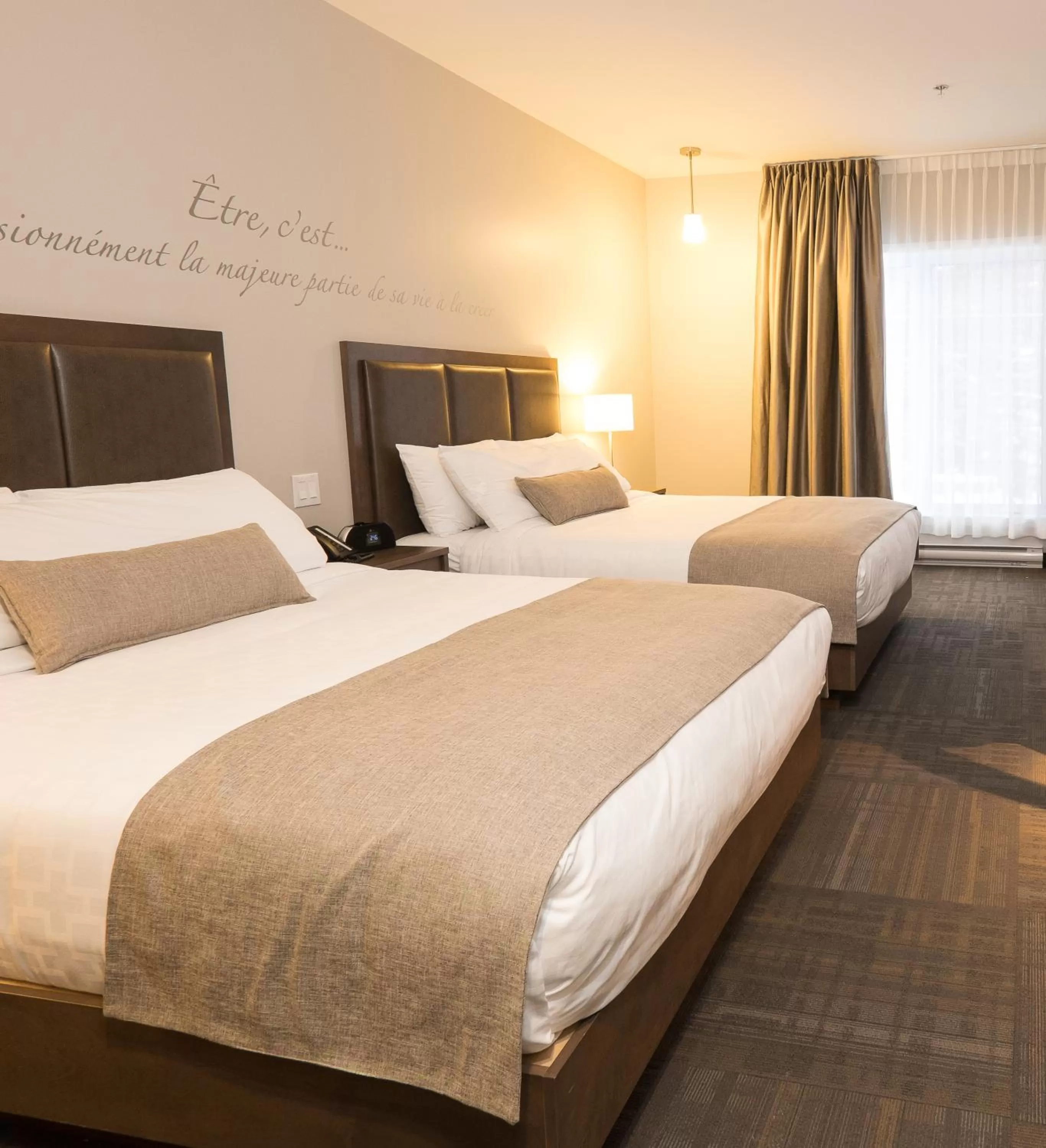 Bed in Hôtel et Pavillons Le Petit Manoir du Casino