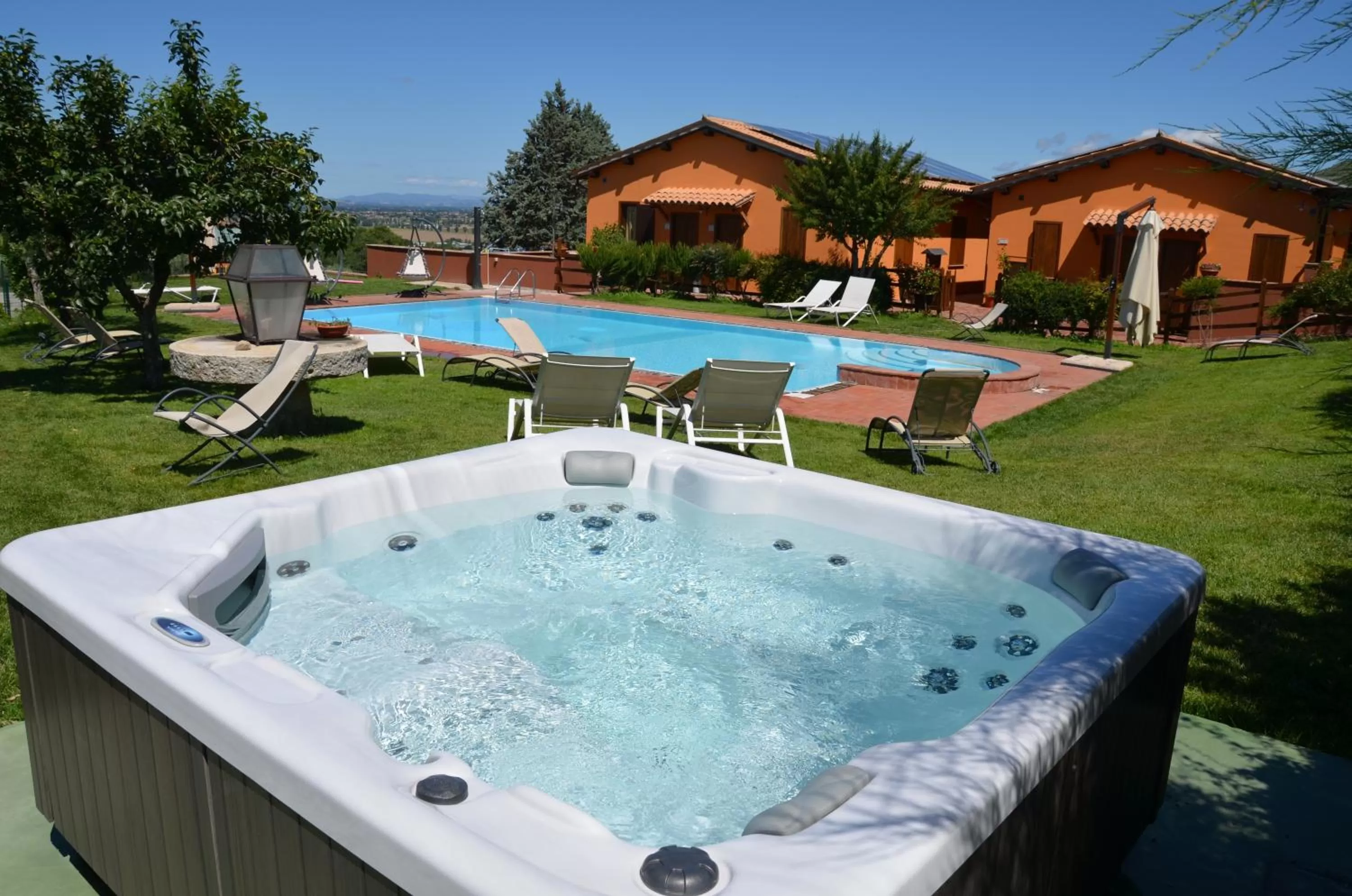 Hot Tub in Il Borgo Dell'Ulivo
