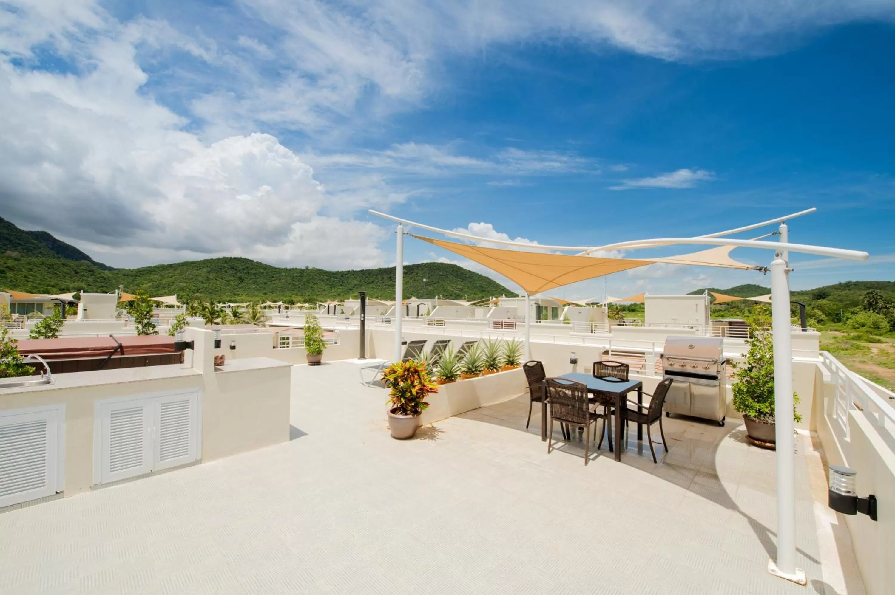 Day in Oriental Beach Pearl Resort