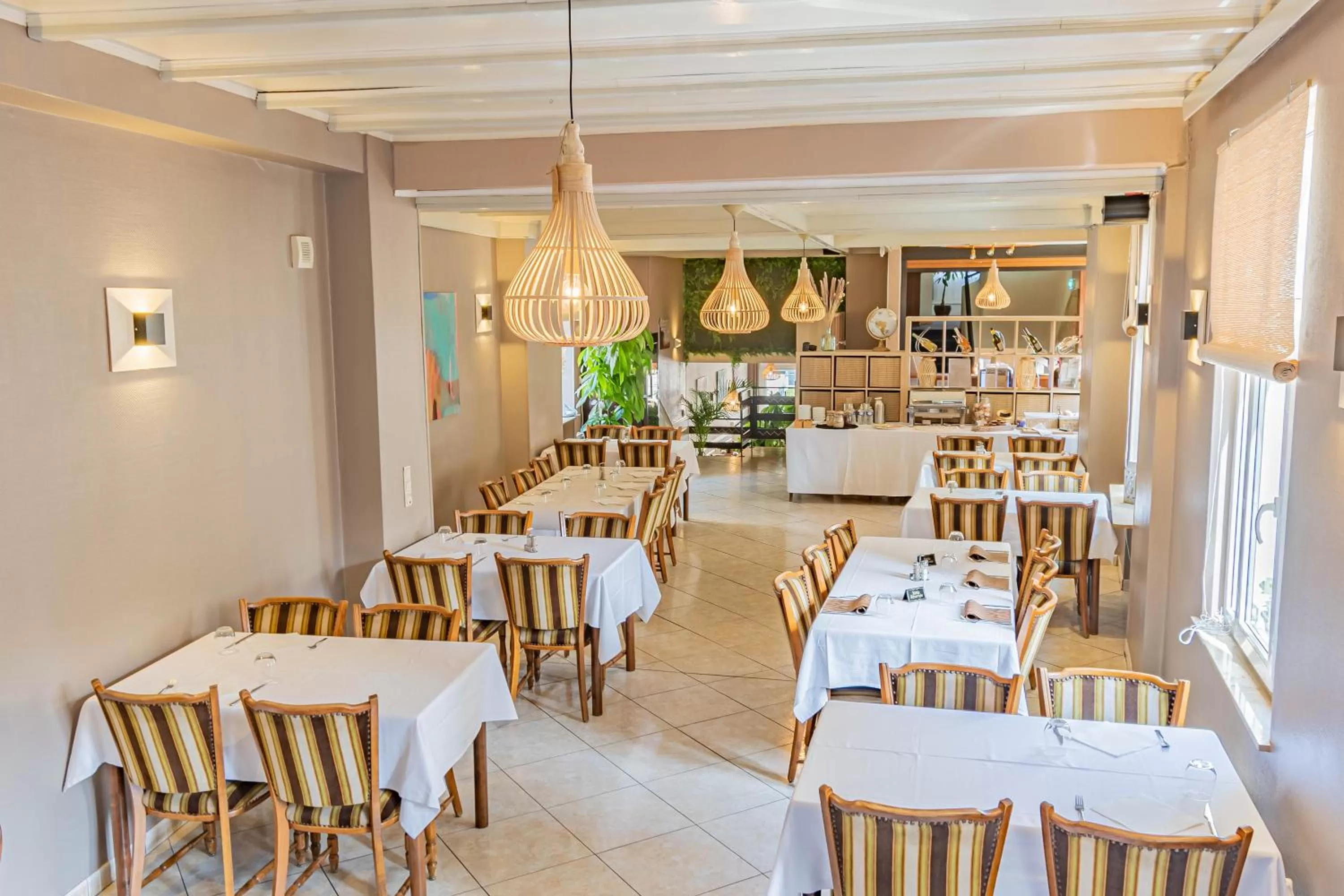 Restaurant/places to eat in Hôtel Le Petit Poète