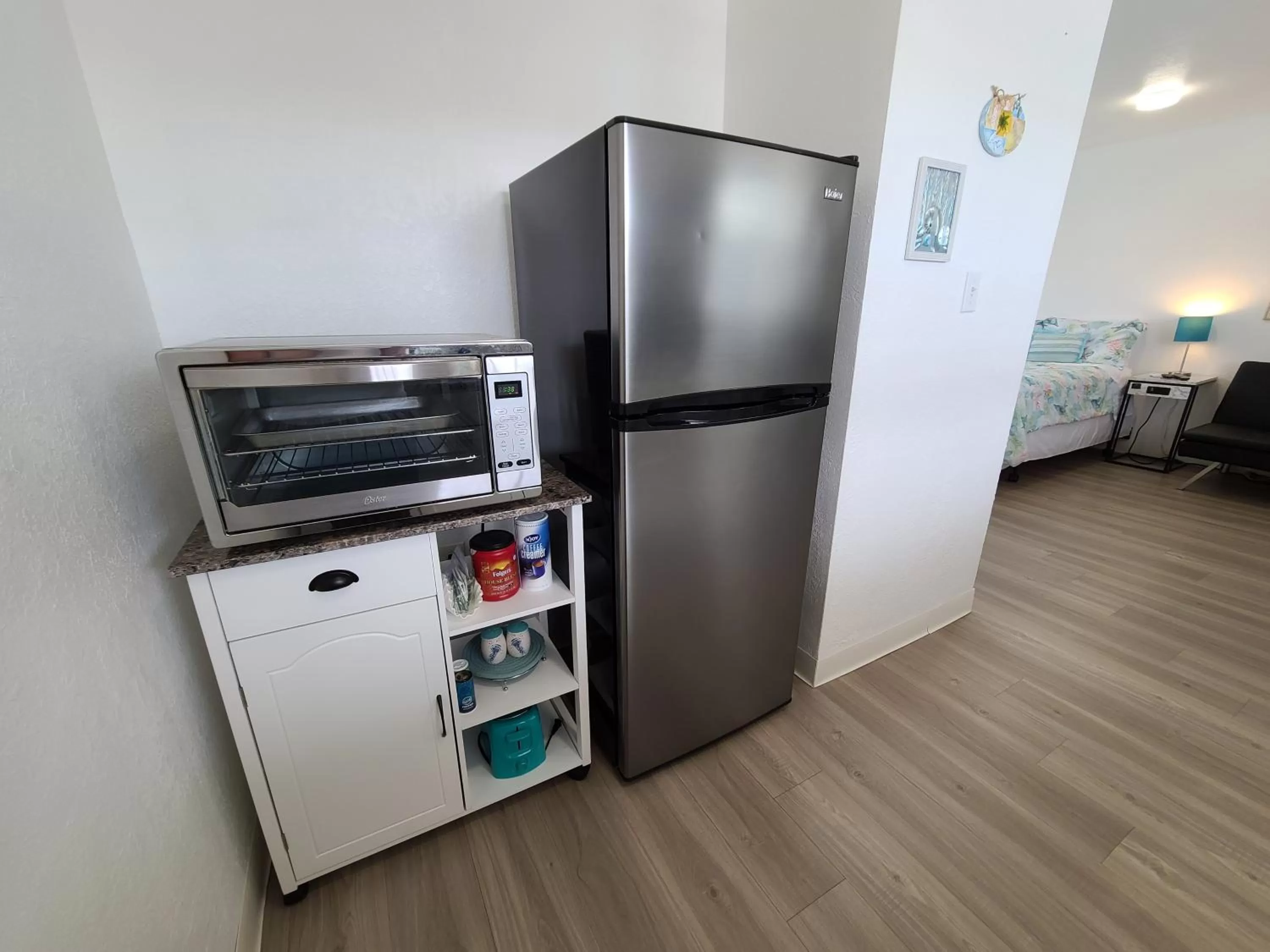 Kitchen or kitchenette in Sun Island Motel