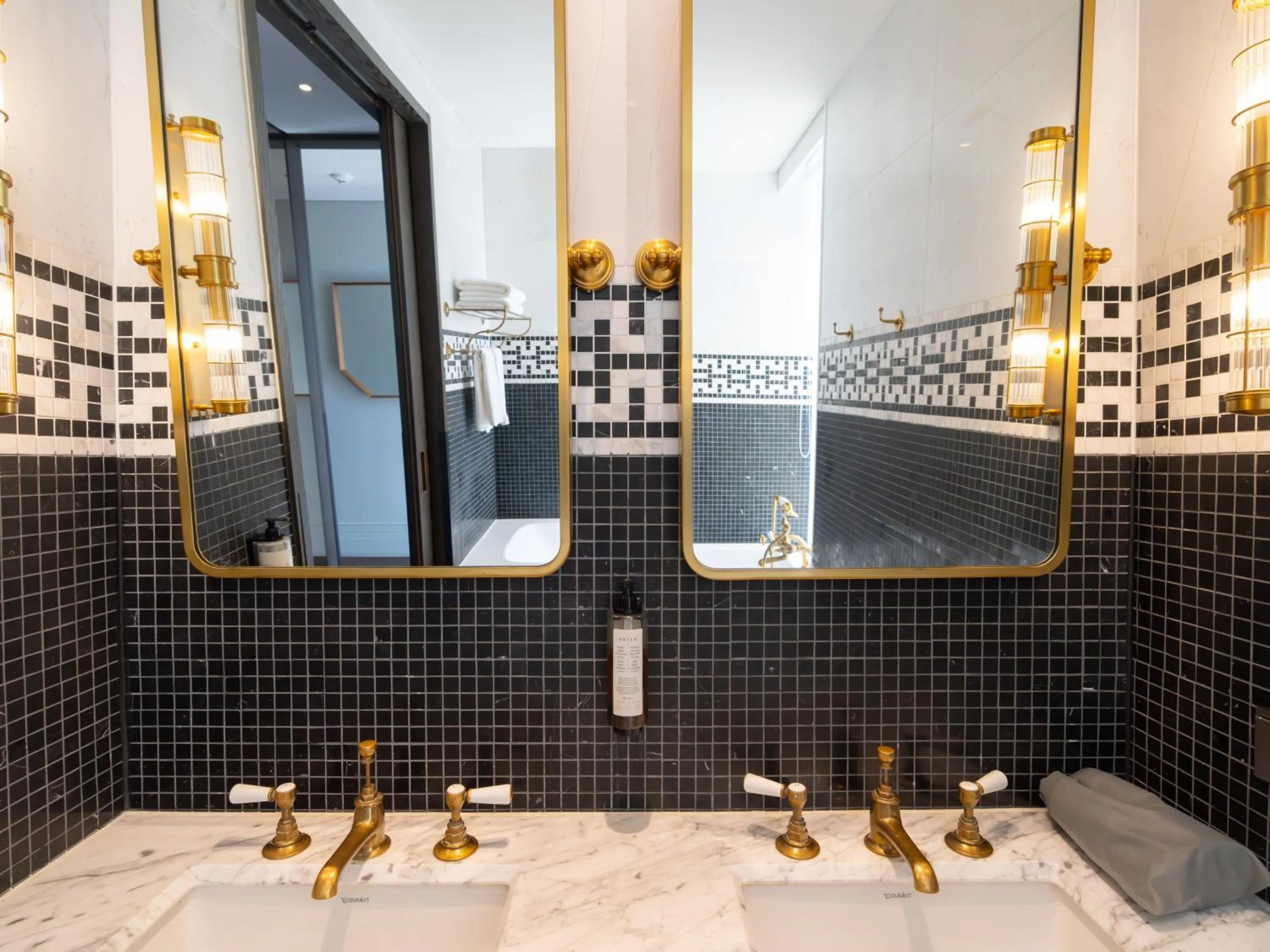 Toilet in Hotel Crescendo Seoul