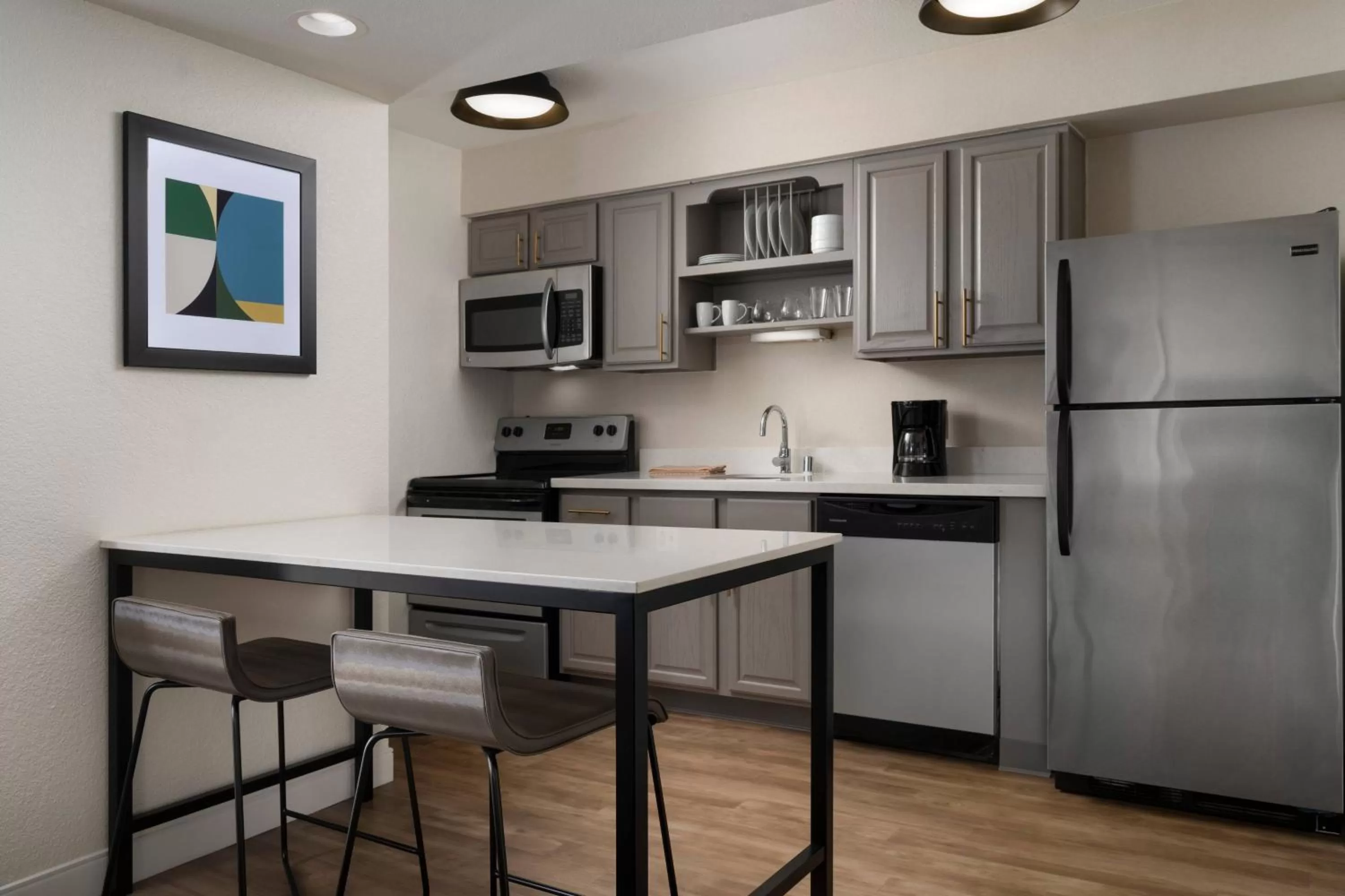 Queen Studio with Sofa Bed & Roll-in Shower – Mobility Accessible in Residence Inn Sunnyvale Silicon Valley II