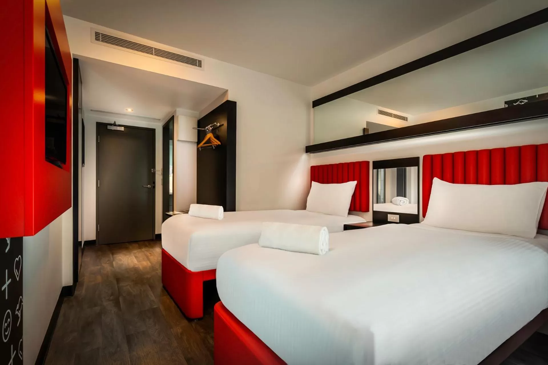 Bed in Essence Hotel Carlton