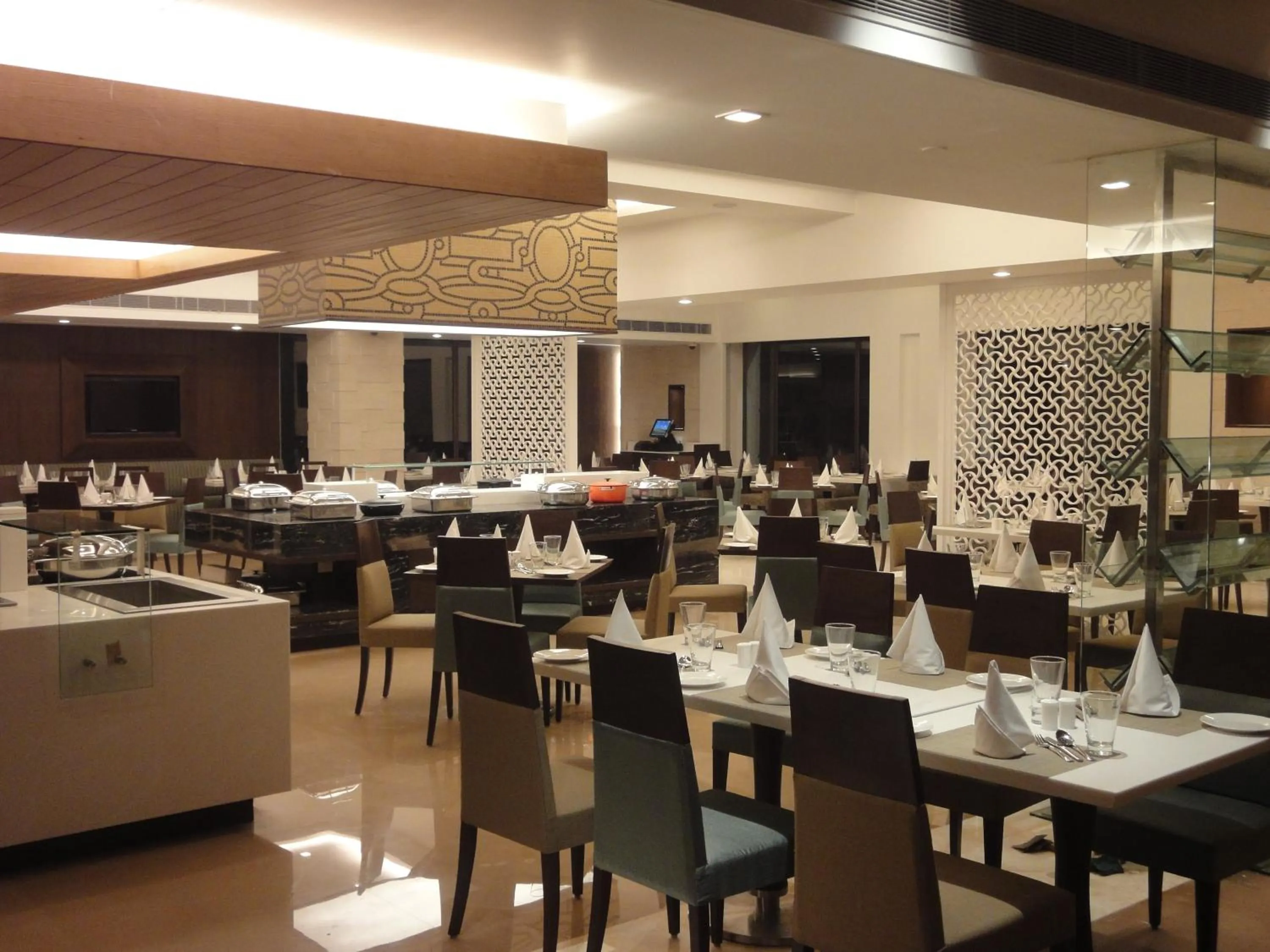 Restaurant/places to eat in Radisson Hotel Varanasi