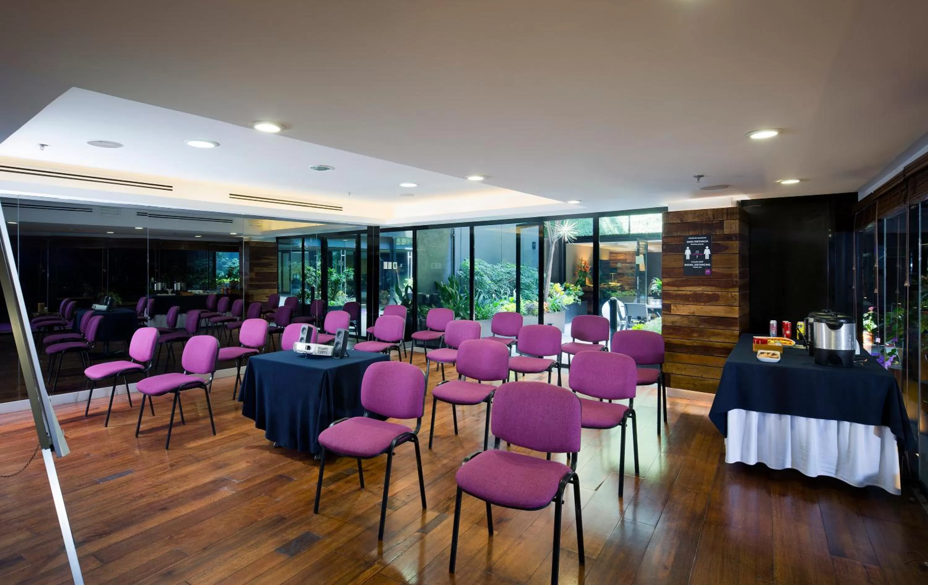 Meeting/conference room in Las Suites Campos Eliseos
