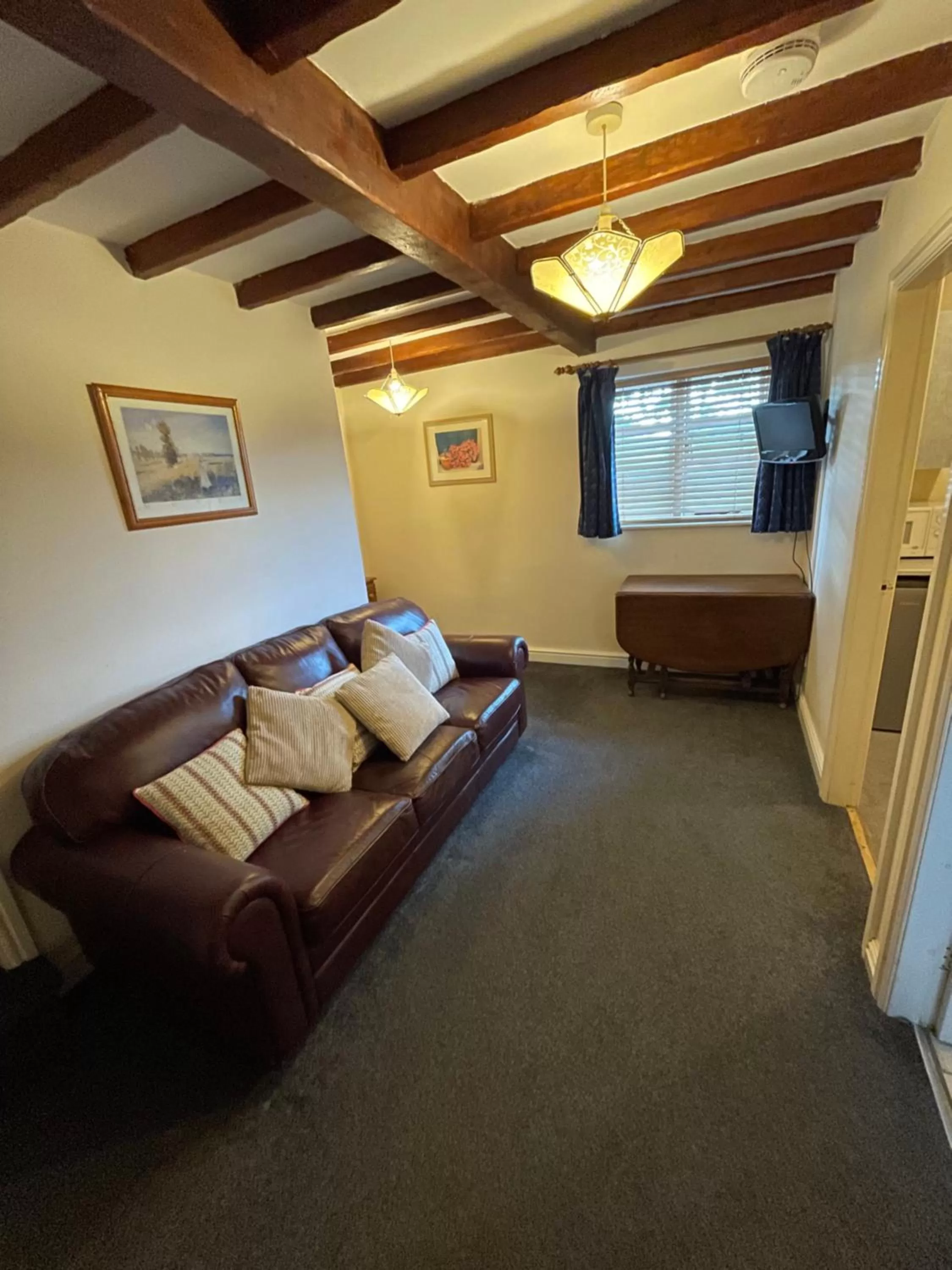 Living room in Halfway House Inn & Cottages